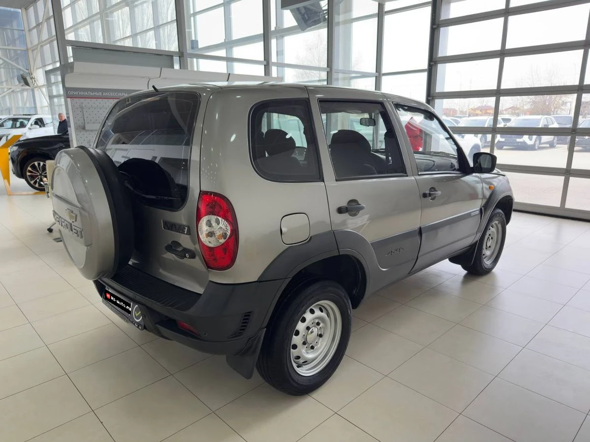 Chevrolet Niva, 2009г, полный привод, механика