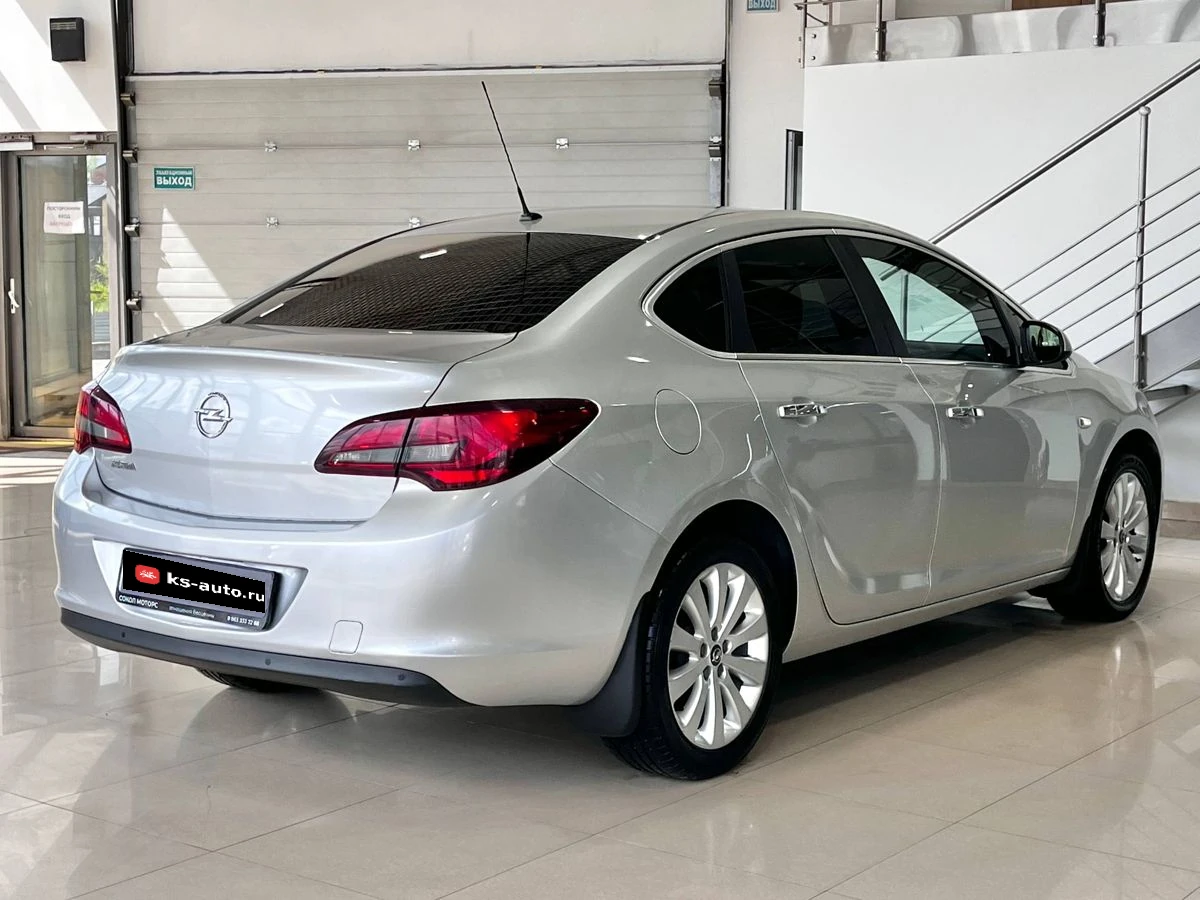 Opel Astra, 2014г, передний привод, автомат