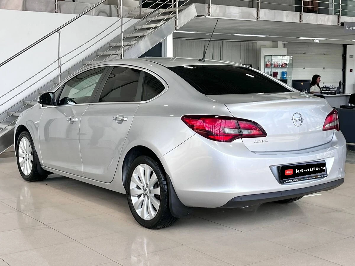 Opel Astra, 2014г, передний привод, автомат