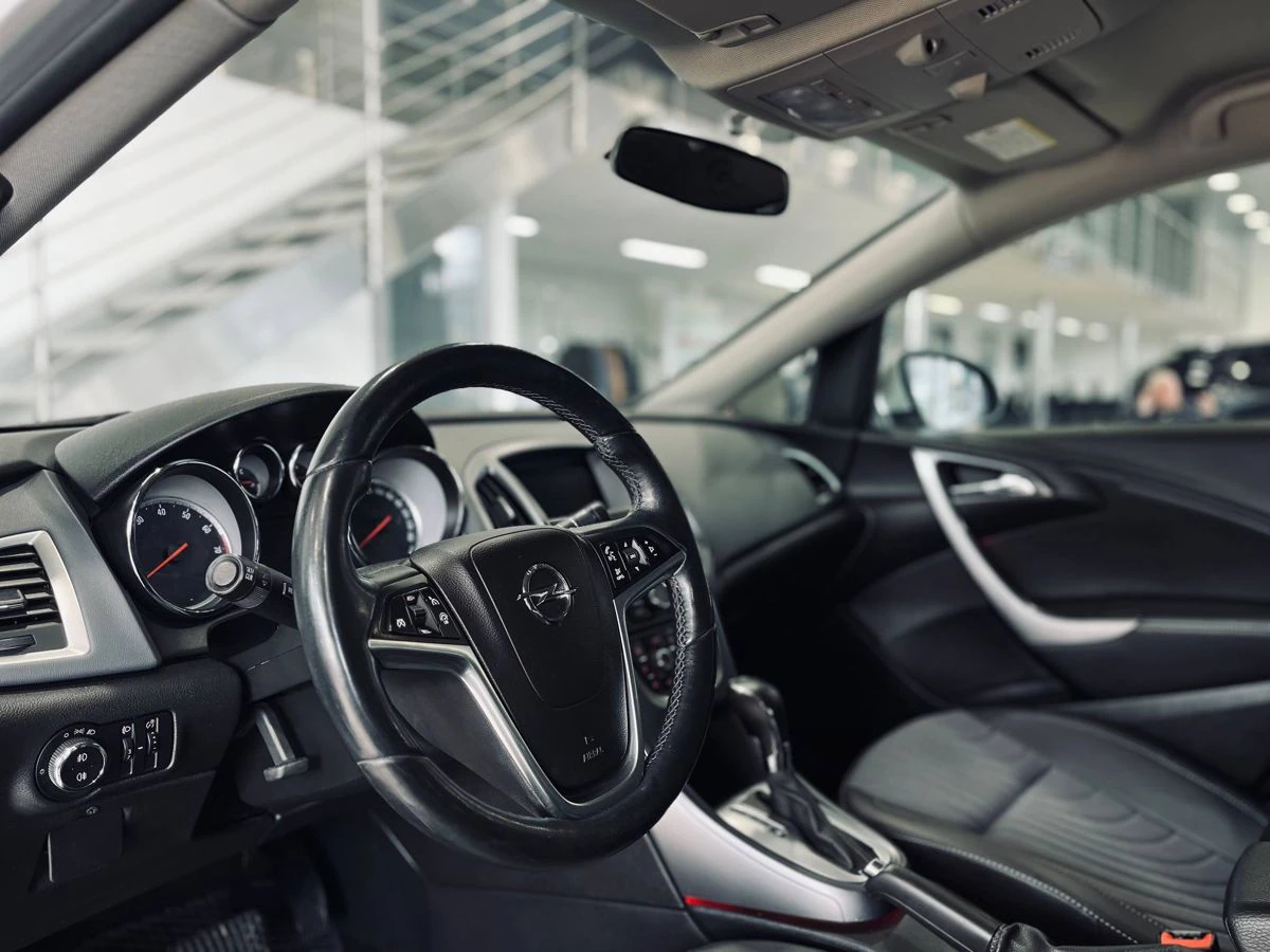 Opel Astra, 2014г, передний привод, автомат