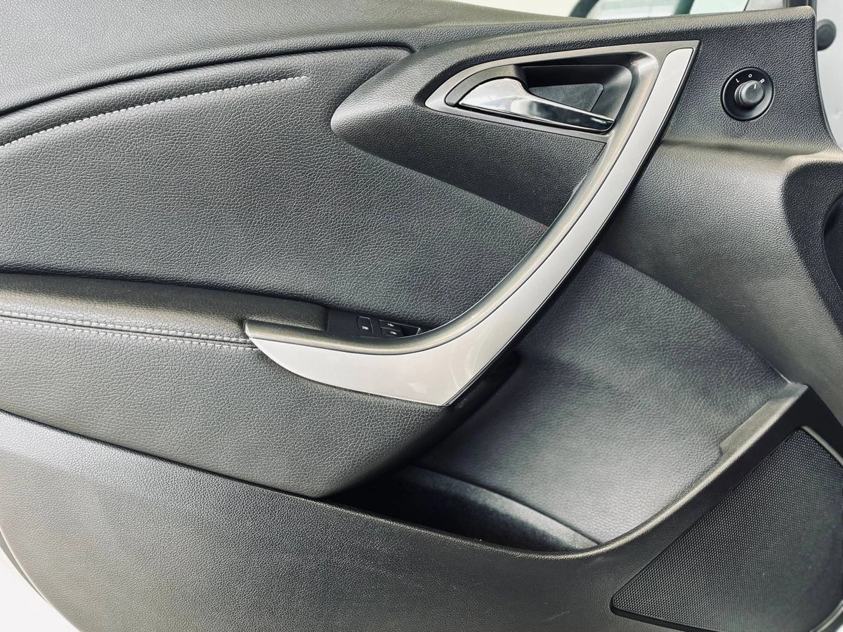 Opel Astra, 2014г, передний привод, автомат