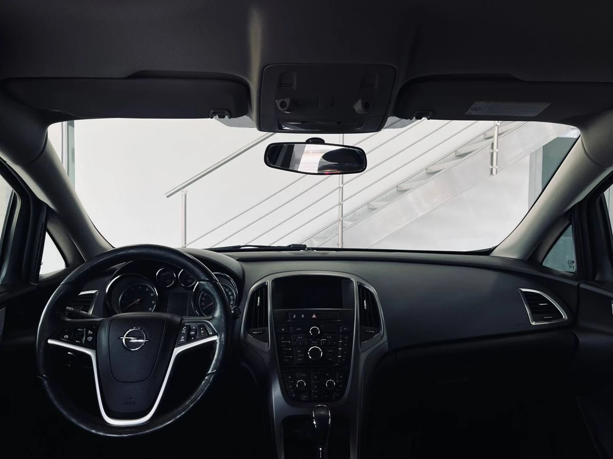 Opel Astra, 2014г, передний привод, автомат