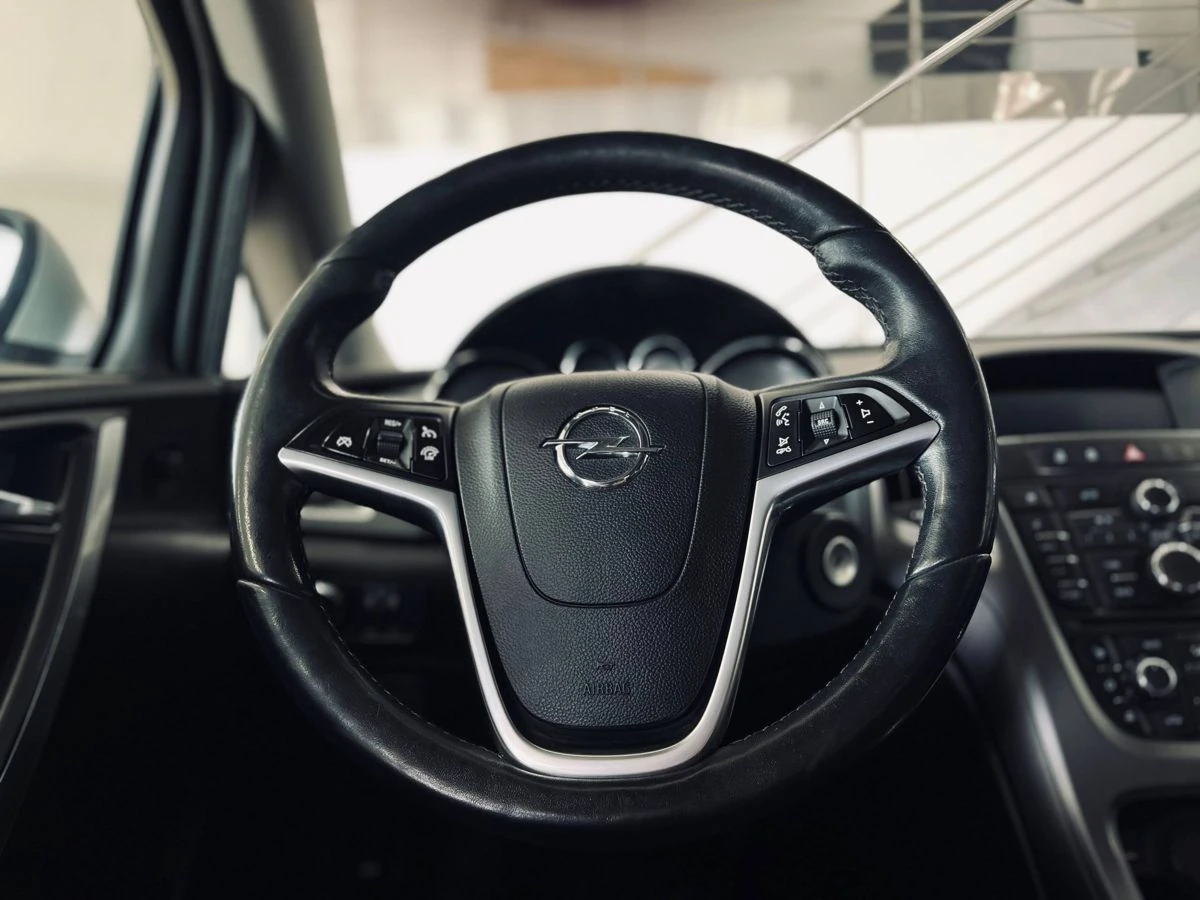 Opel Astra, 2014г, передний привод, автомат