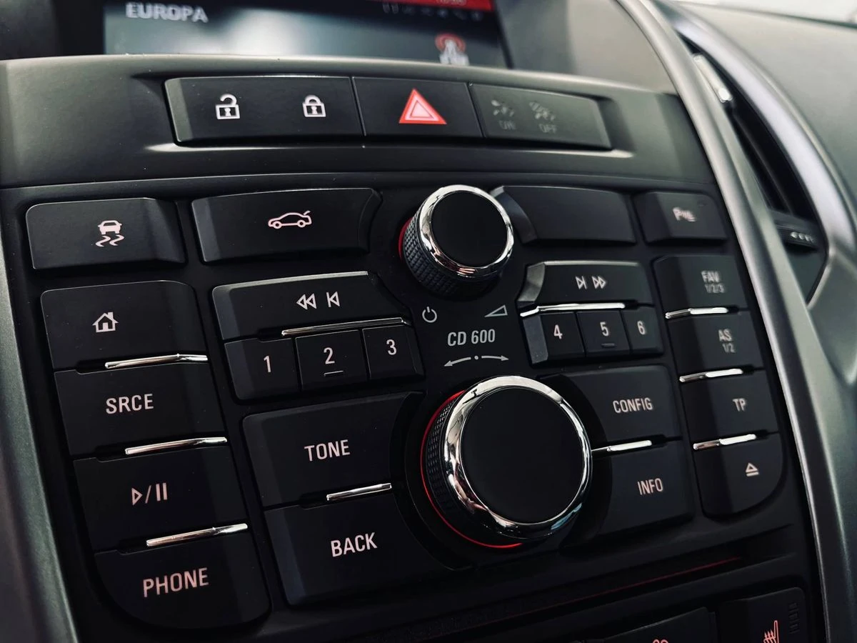 Opel Astra, 2014г, передний привод, автомат