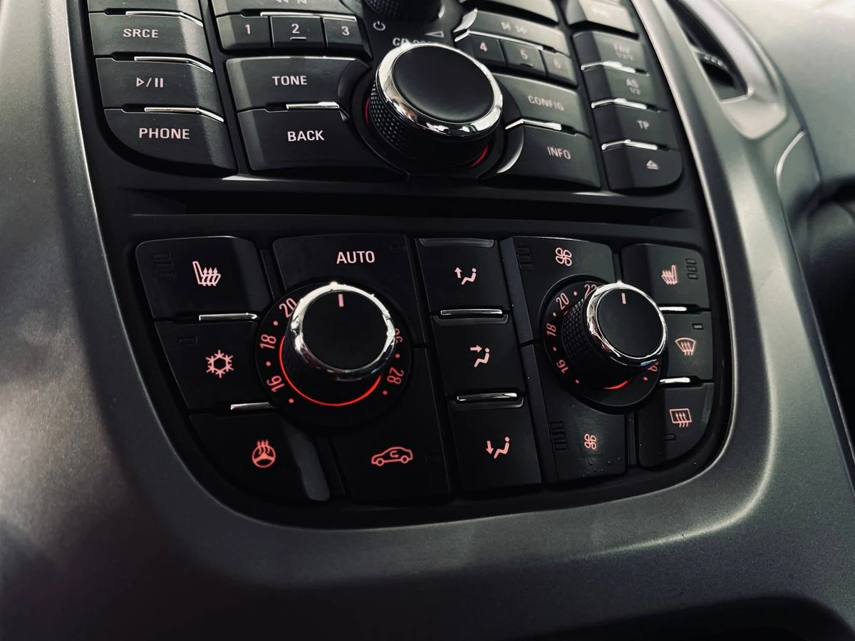 Opel Astra, 2014г, передний привод, автомат