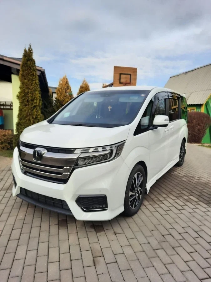 Honda Stepwgn, 2021г, передний привод, вариатор