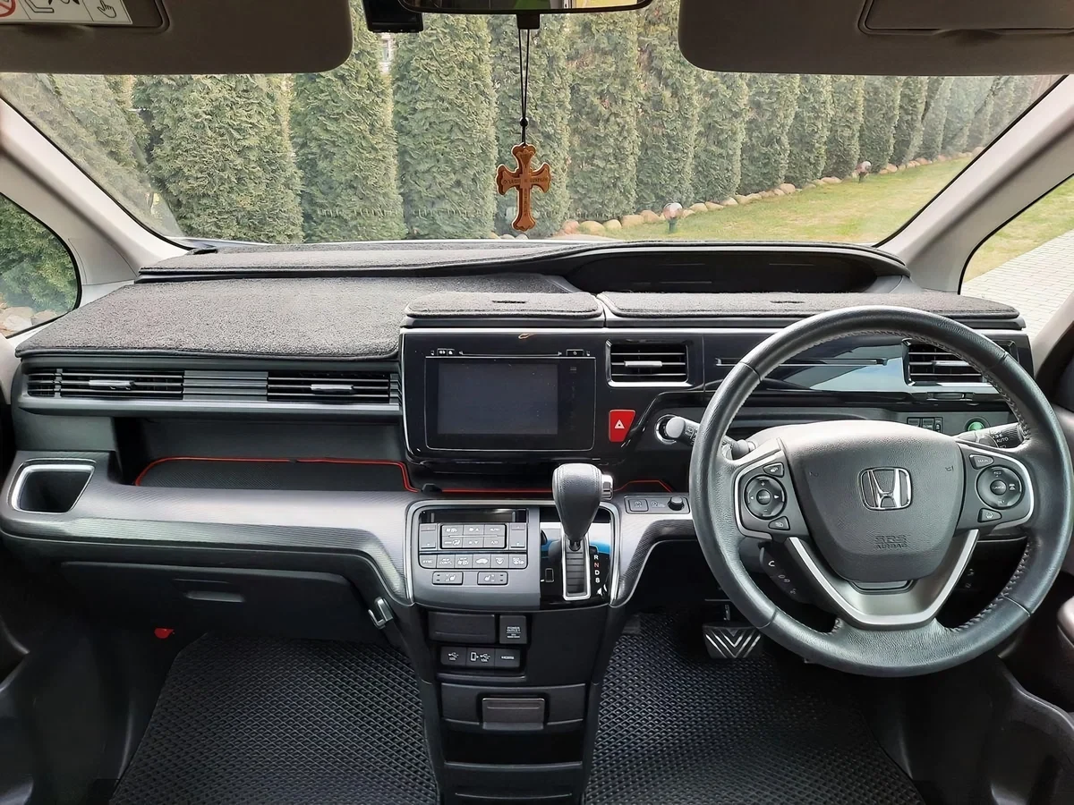 Honda Stepwgn, 2021г, передний привод, вариатор
