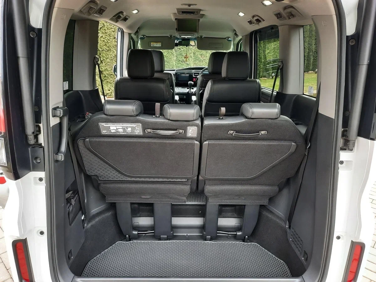 Honda Stepwgn, 2021г, передний привод, вариатор