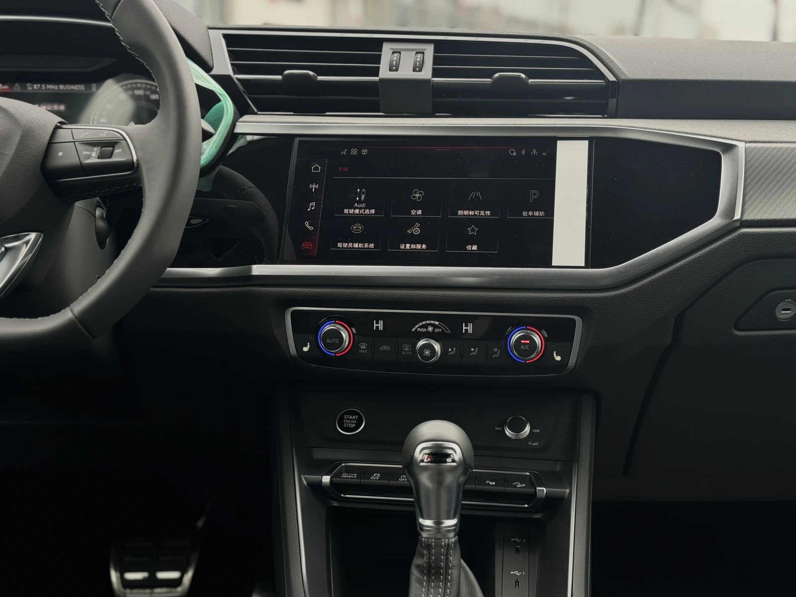 Audi Q3, 2025г, полный привод, робот