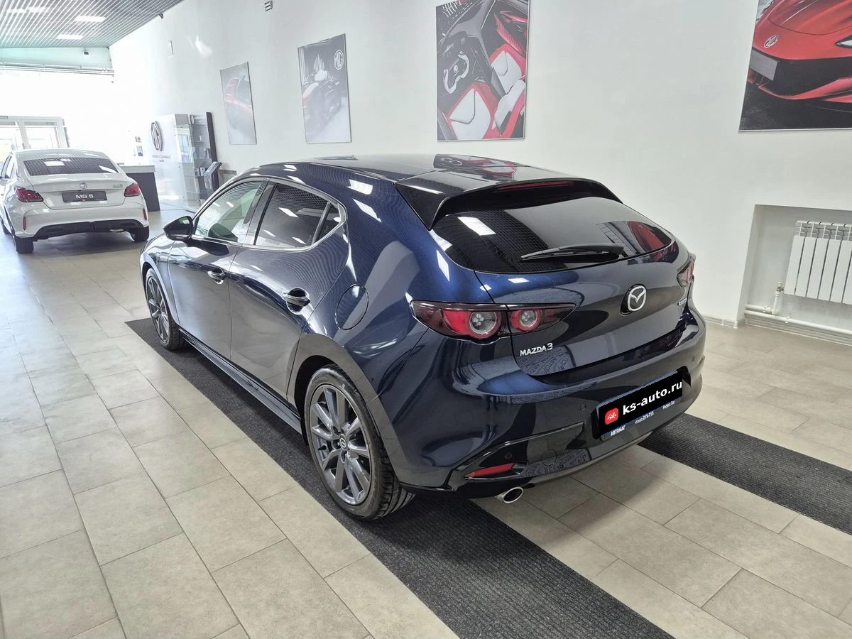 Mazda 3, 2021г, передний привод, автомат