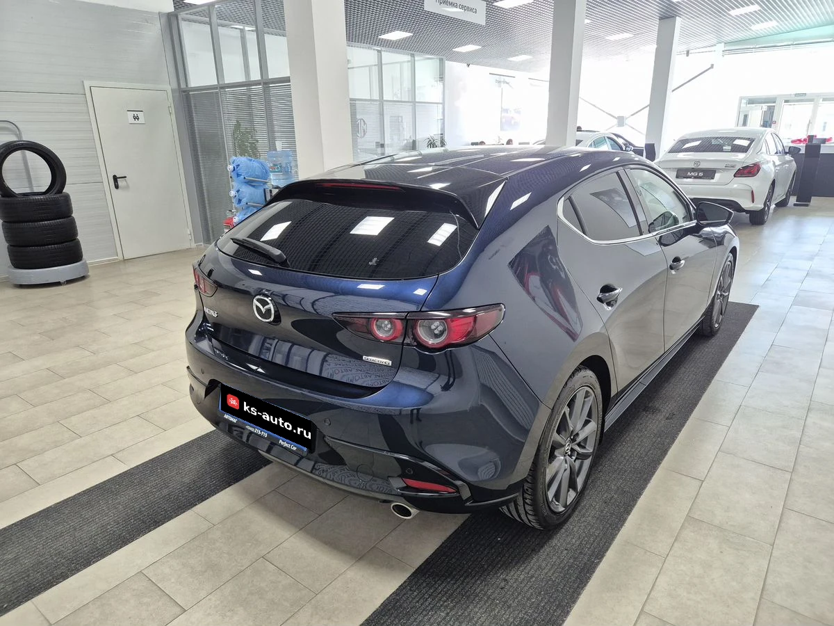 Mazda 3, 2021г, передний привод, автомат