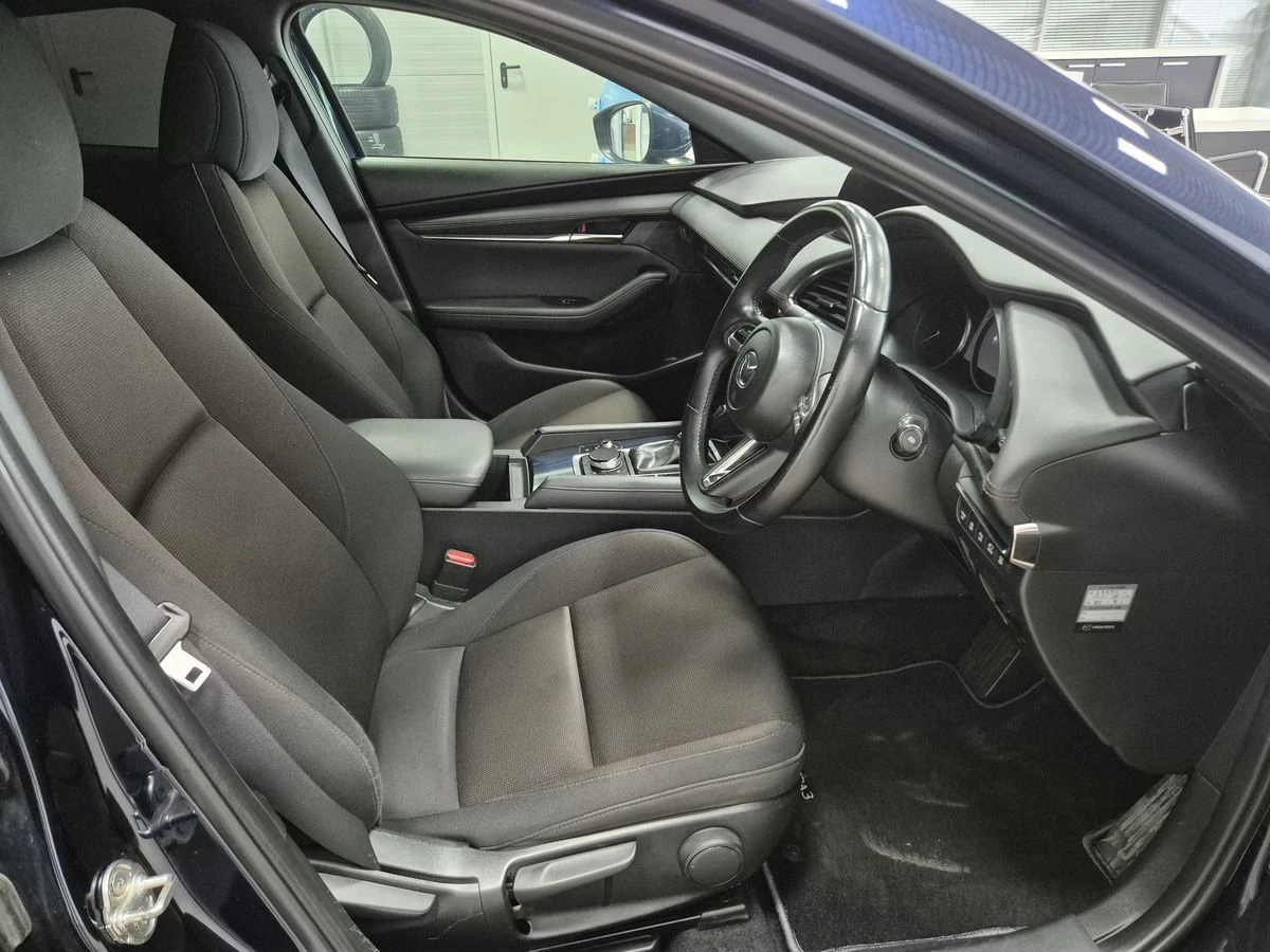 Mazda 3, 2021г, передний привод, автомат