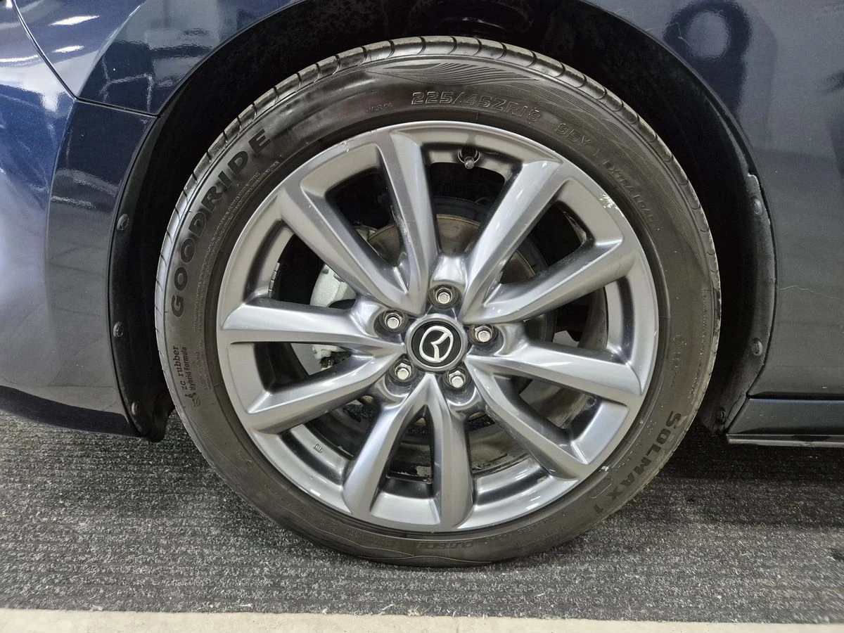 Mazda 3, 2021г, передний привод, автомат