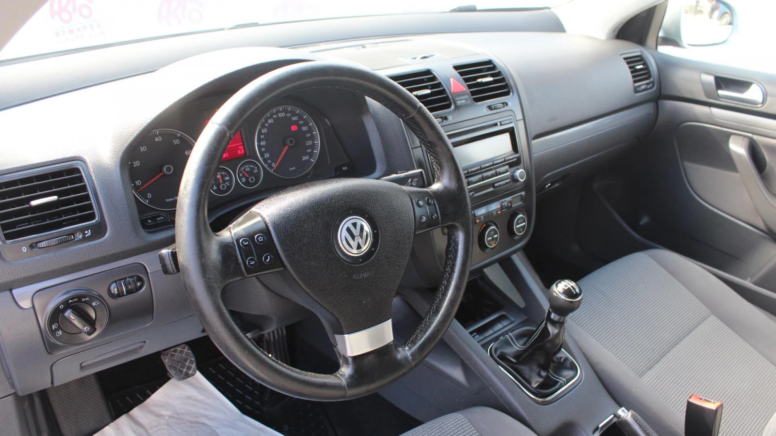 Volkswagen Jetta, 2009г, передний привод, механика
