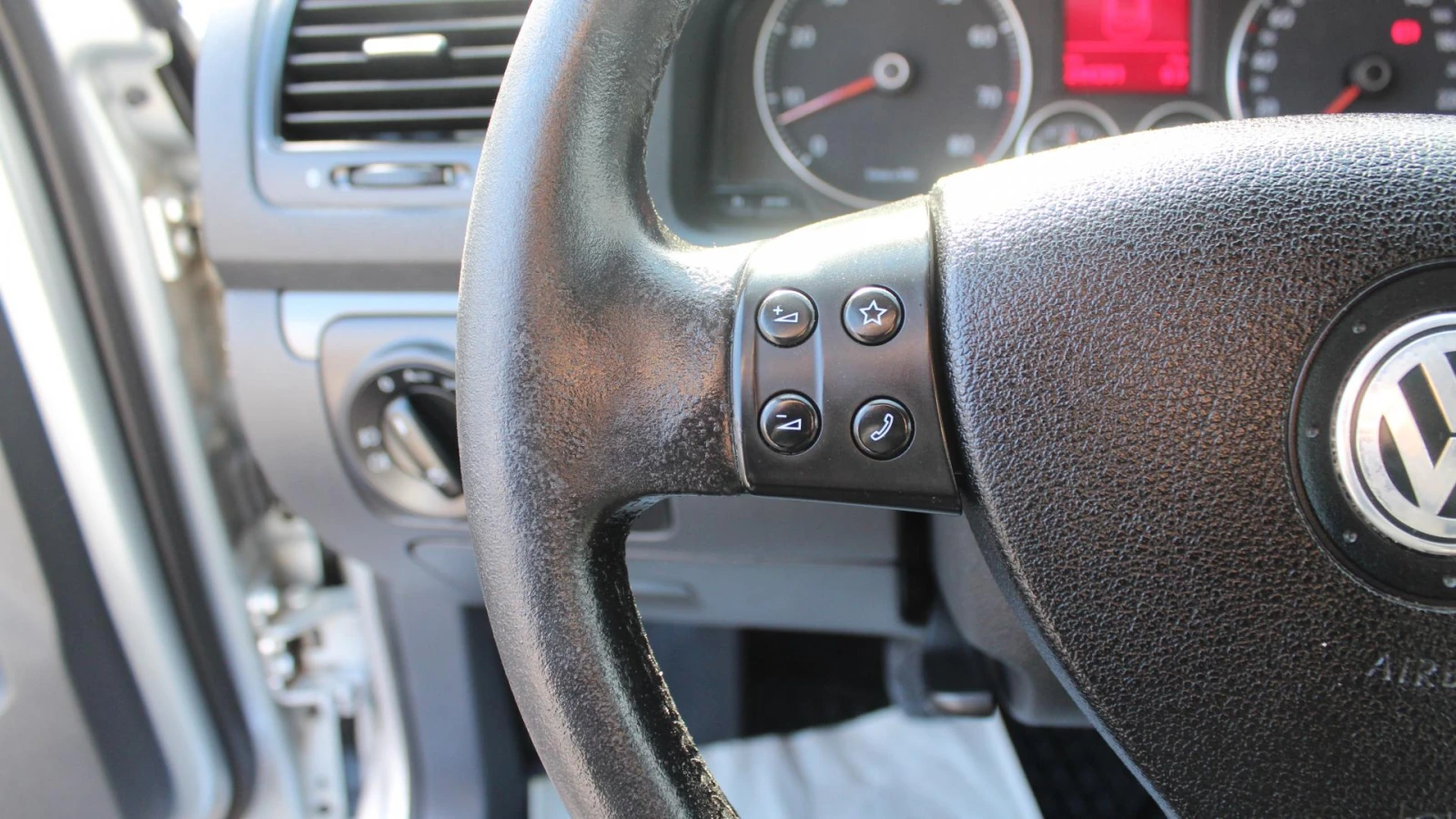 Volkswagen Jetta, 2009г, передний привод, механика