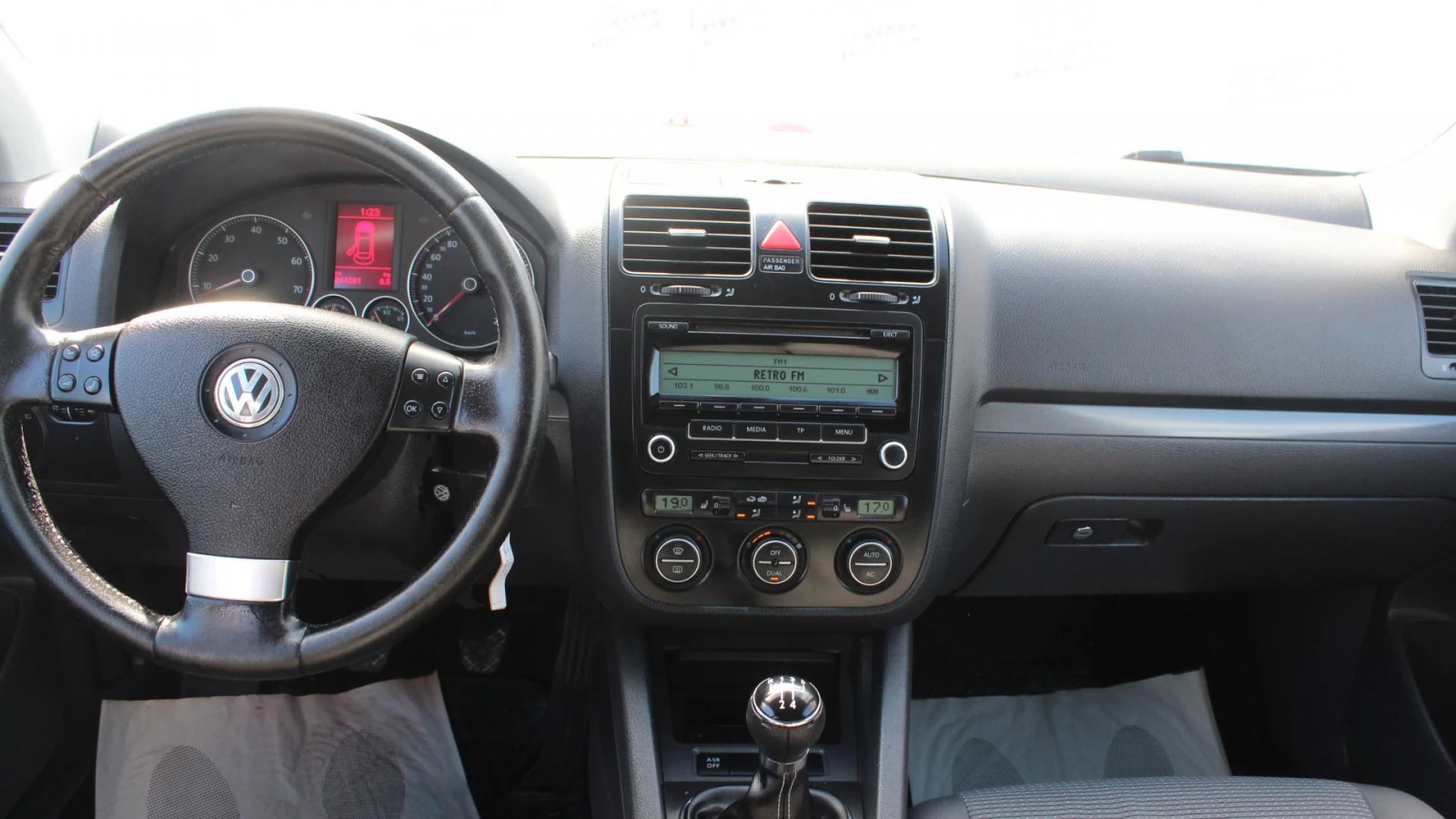 Volkswagen Jetta, 2009г, передний привод, механика