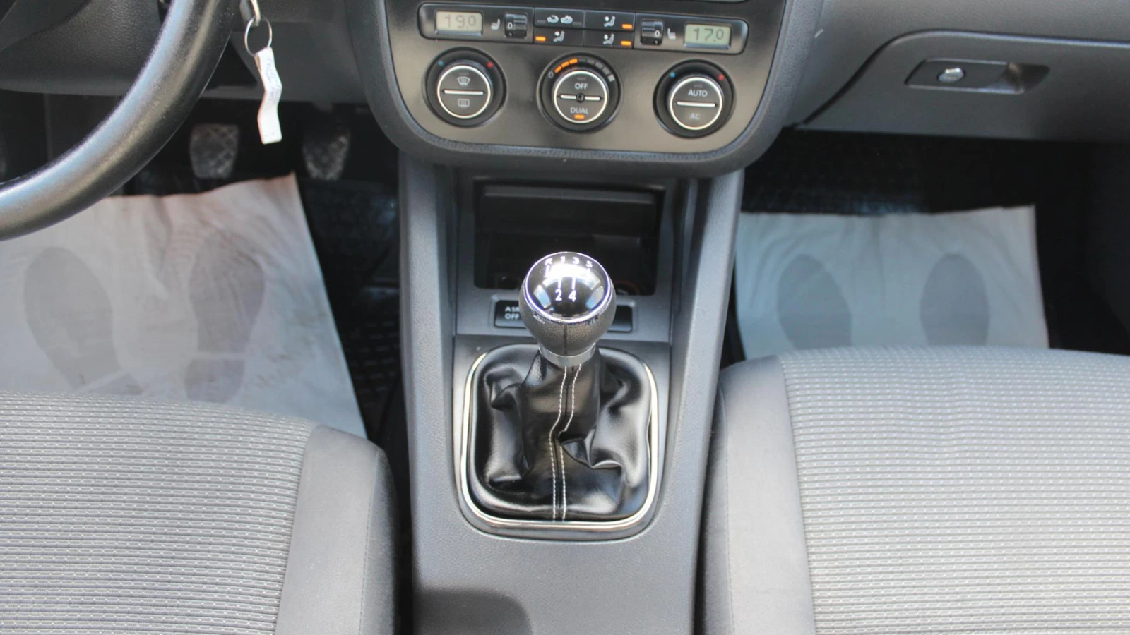 Volkswagen Jetta, 2009г, передний привод, механика