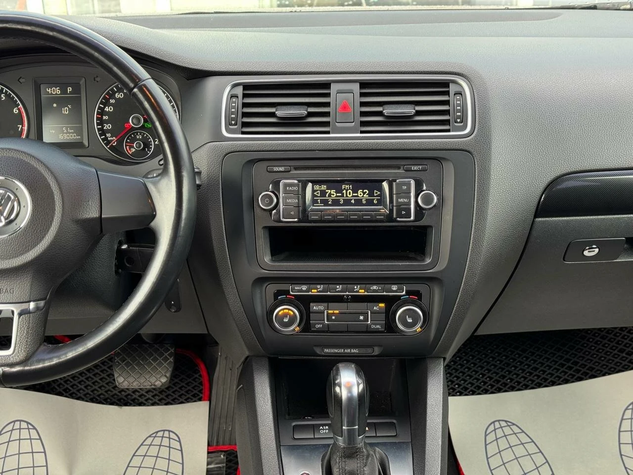 Volkswagen Jetta, 2012г, передний привод, автомат