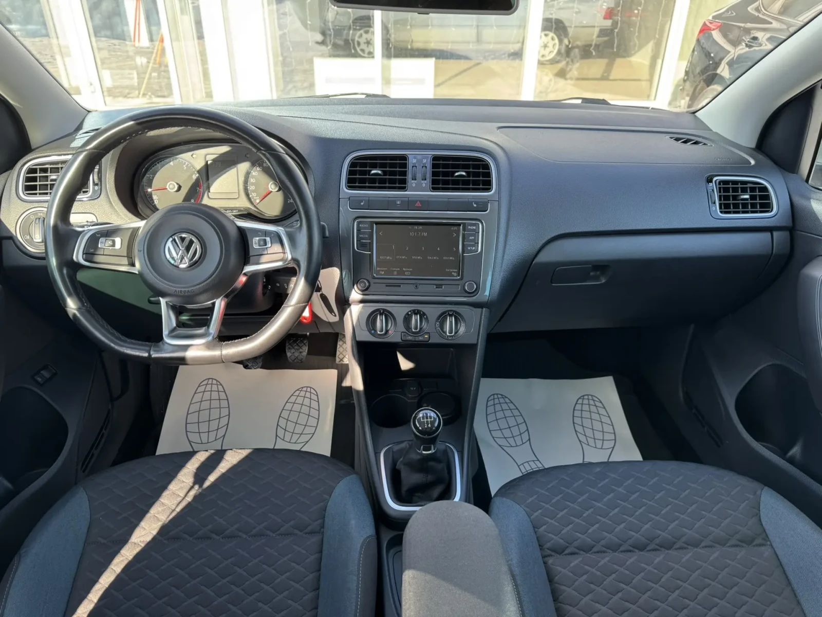 Volkswagen Polo, 2019г, передний привод, механика