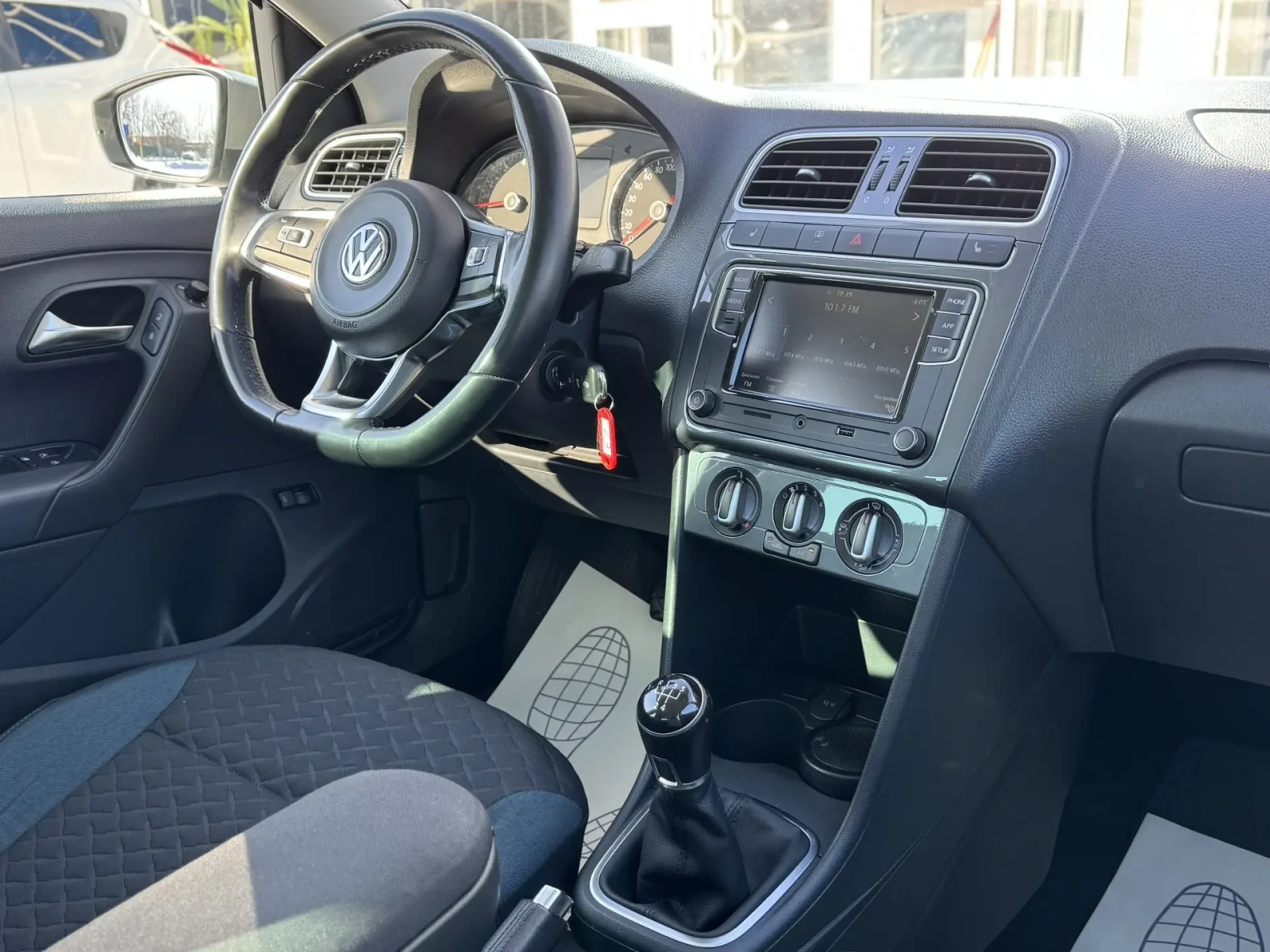 Volkswagen Polo, 2019г, передний привод, механика