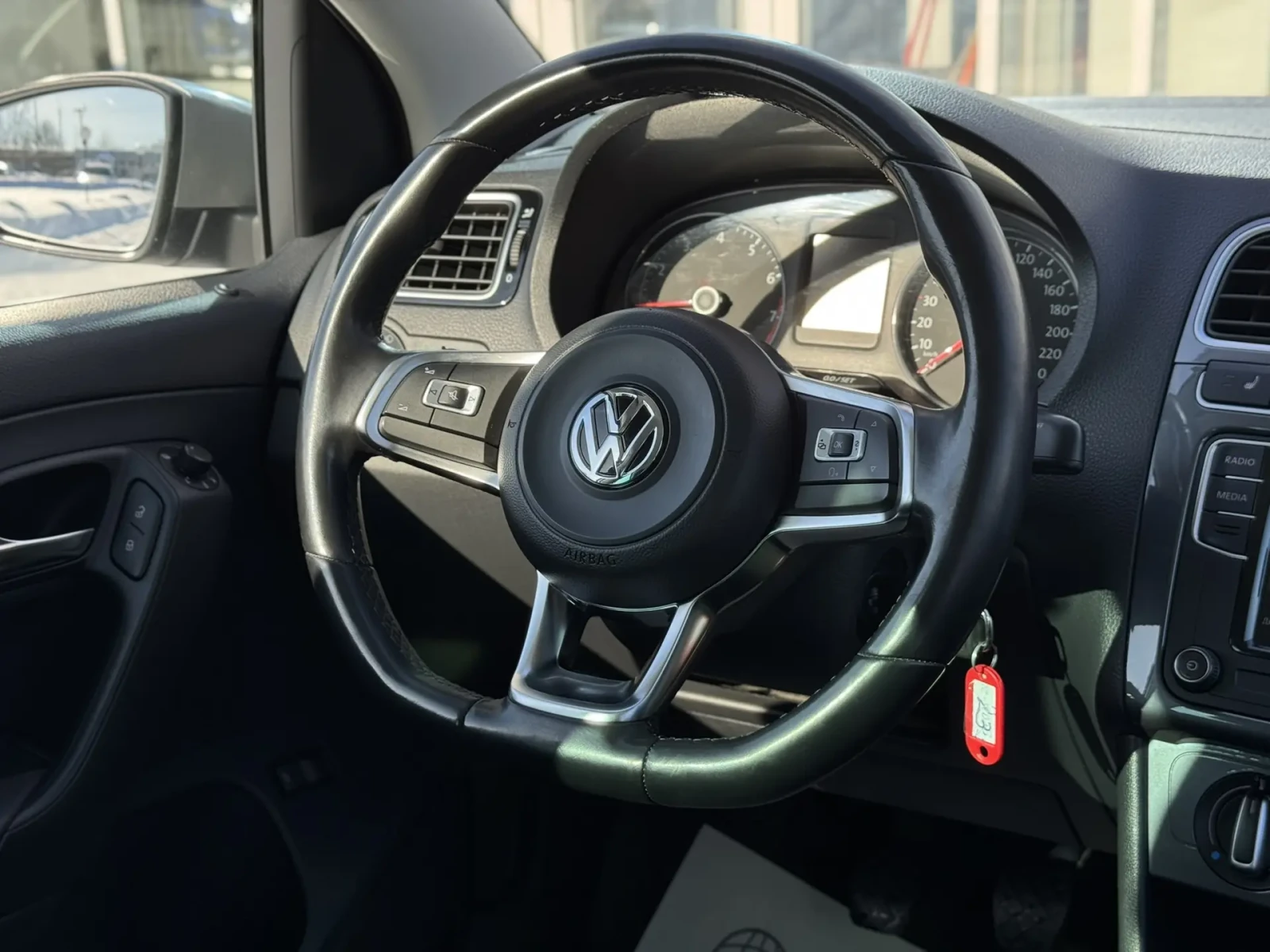 Volkswagen Polo, 2019г, передний привод, механика