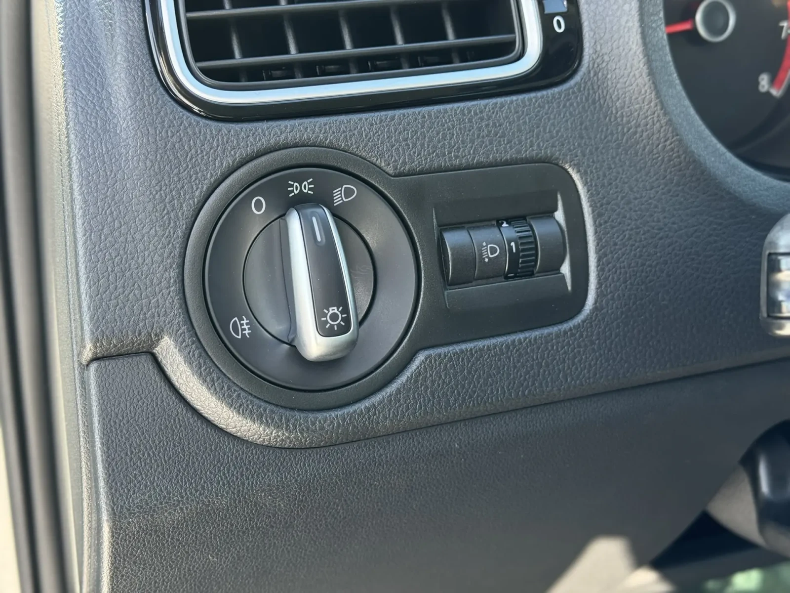 Volkswagen Polo, 2019г, передний привод, механика