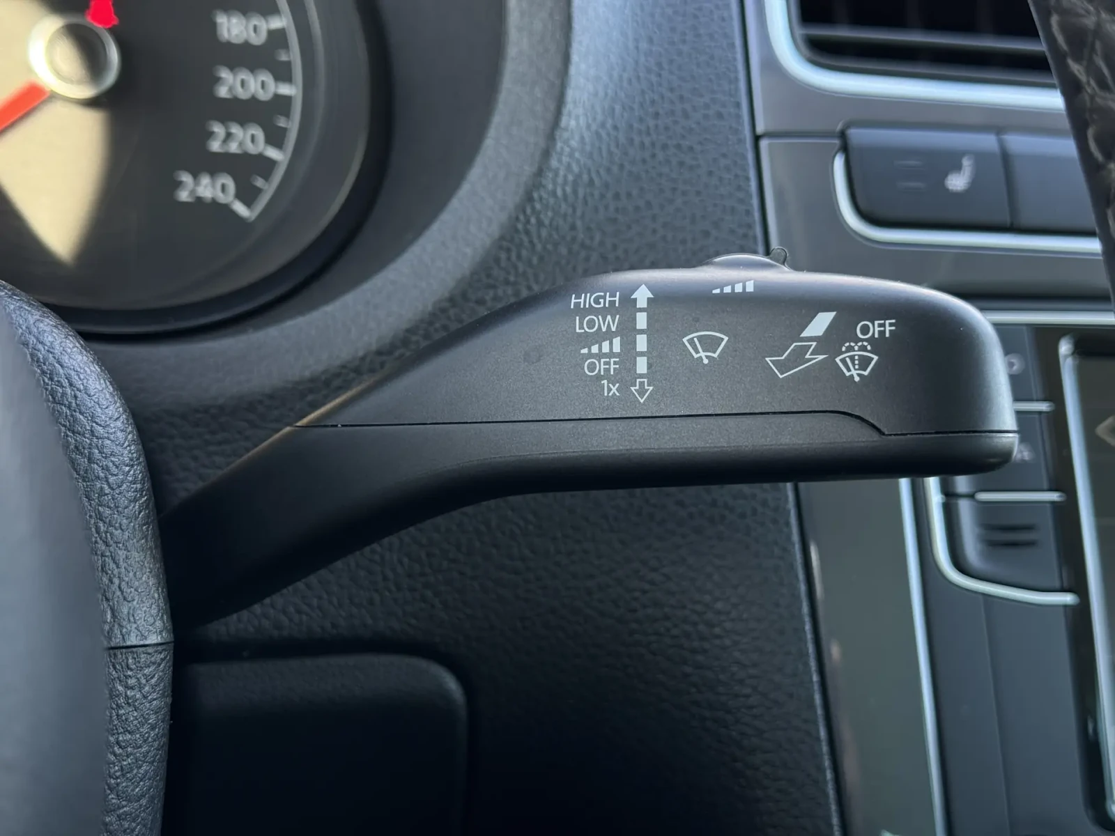 Volkswagen Polo, 2019г, передний привод, механика