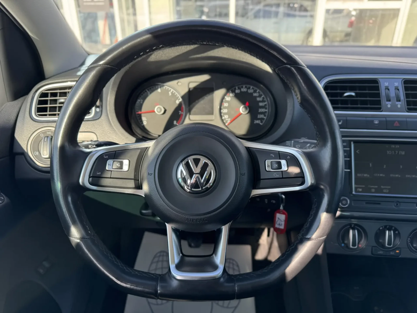 Volkswagen Polo, 2019г, передний привод, механика