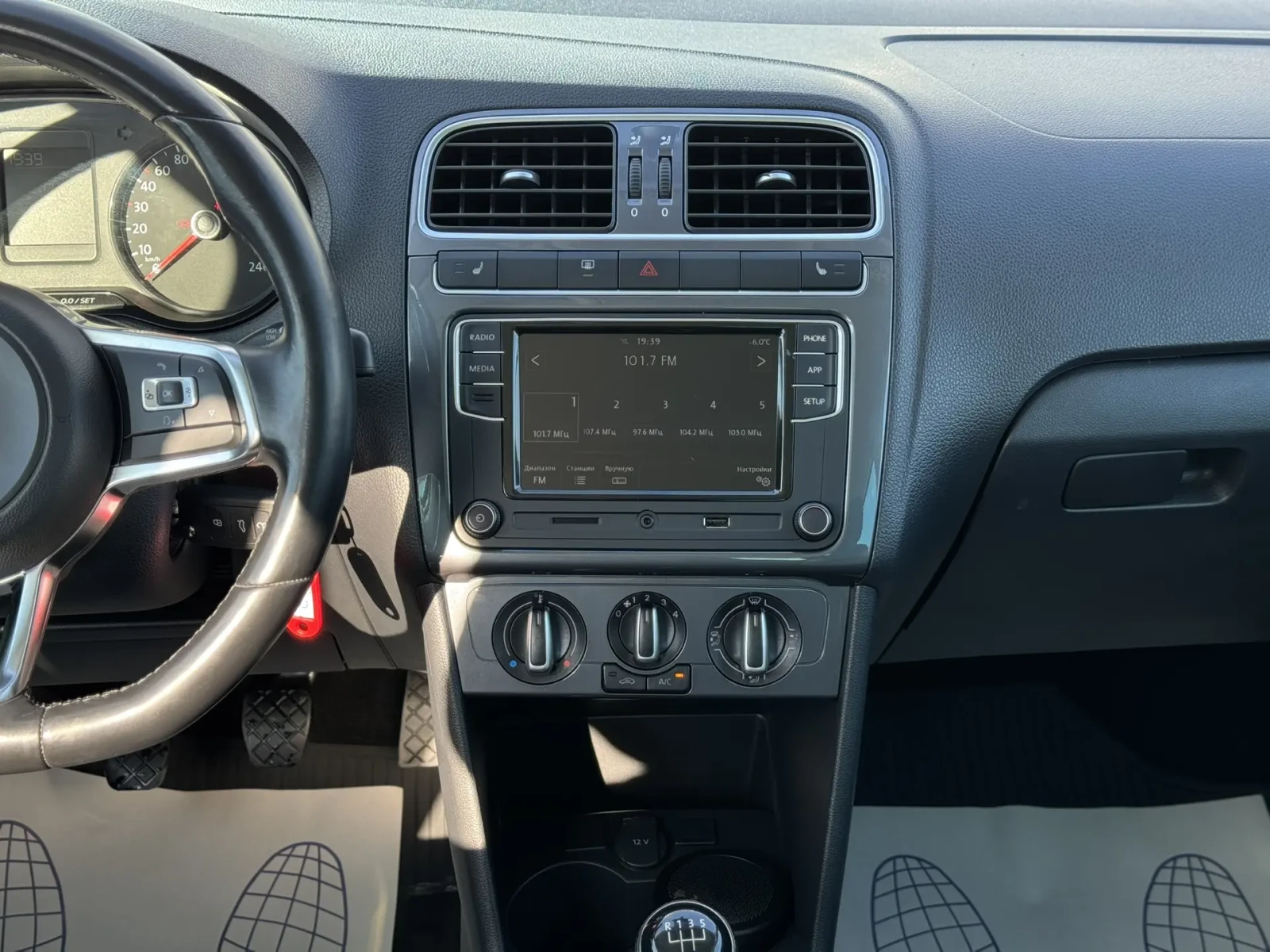 Volkswagen Polo, 2019г, передний привод, механика