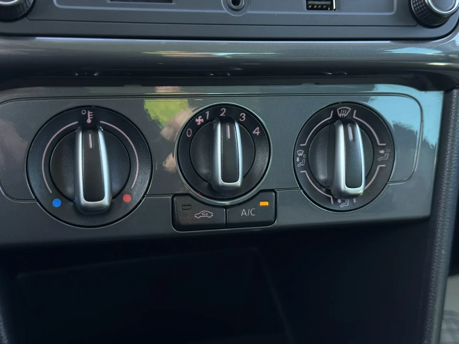 Volkswagen Polo, 2019г, передний привод, механика