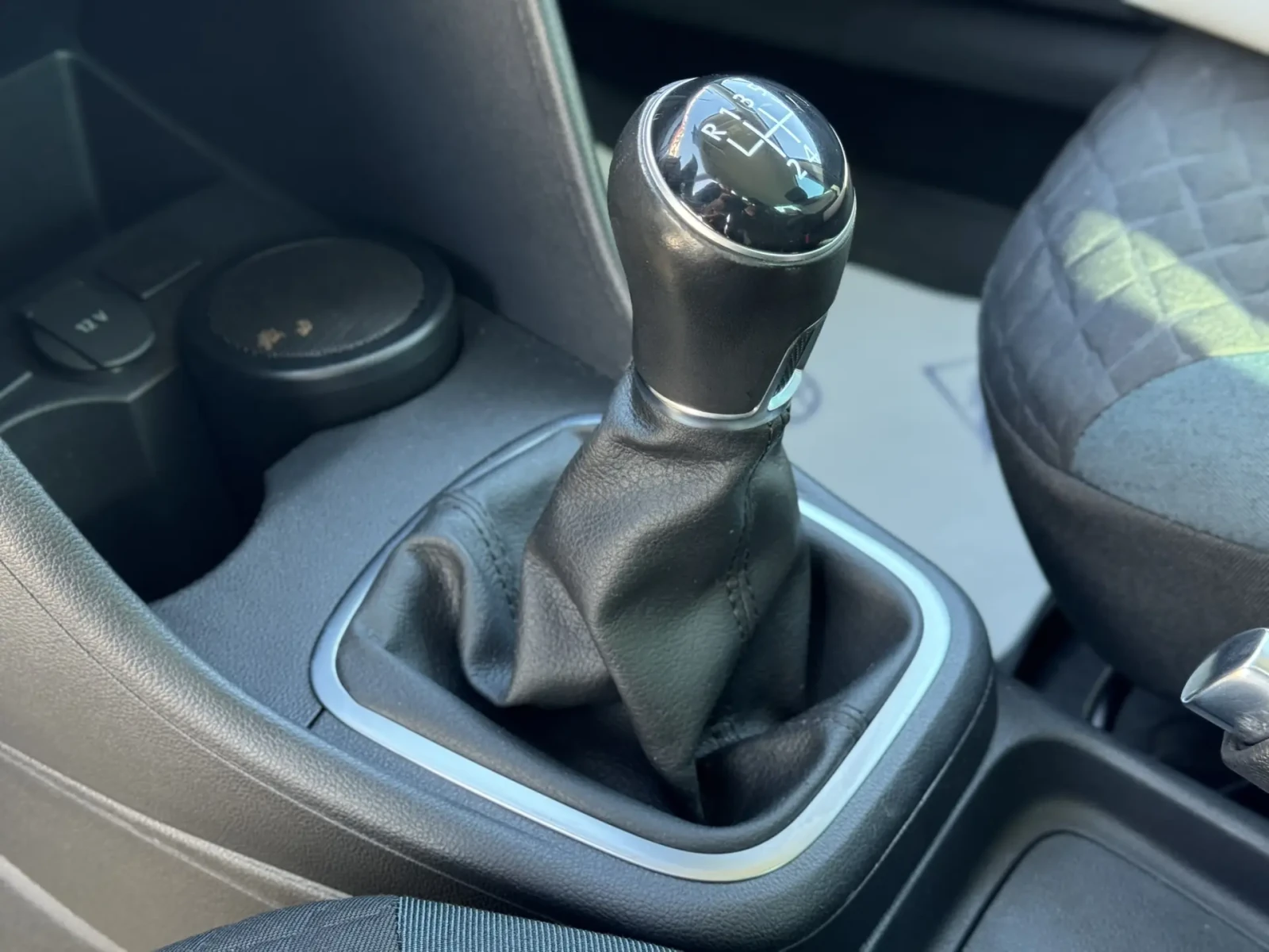 Volkswagen Polo, 2019г, передний привод, механика