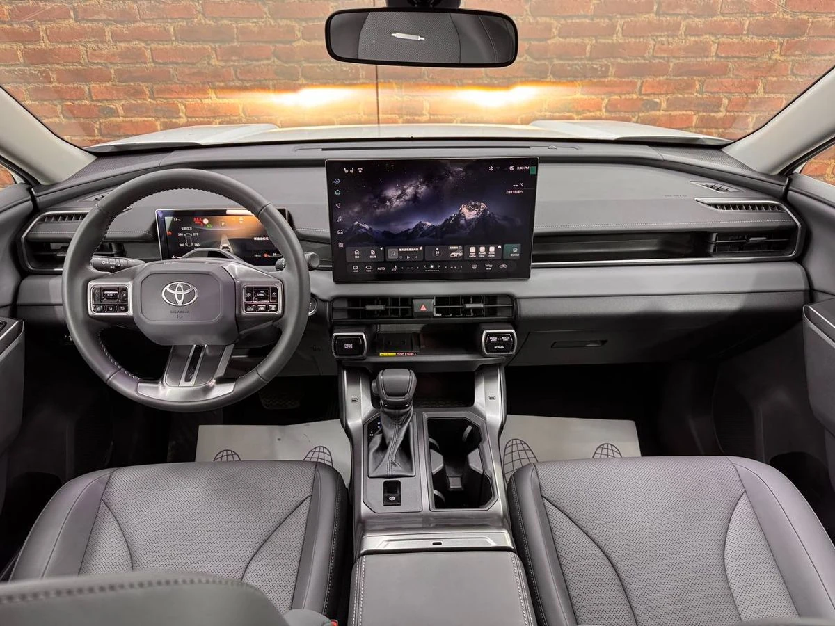 Toyota RAV4, 2026г, полный привод, вариатор