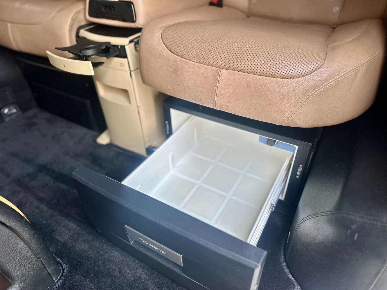 Volkswagen Multivan, 2007г, передний привод, механика