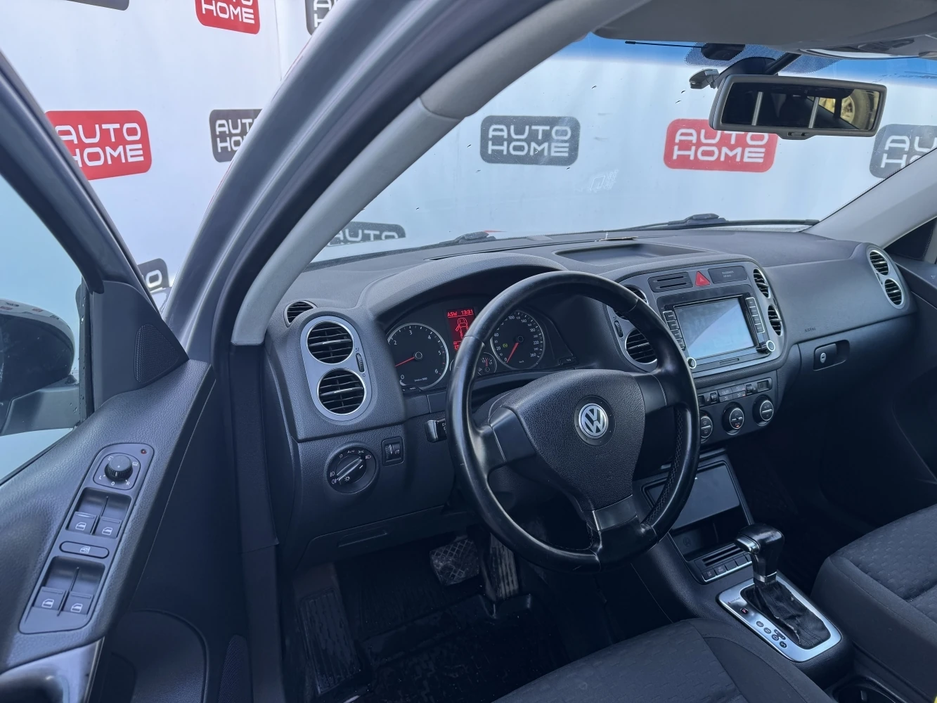 Volkswagen Tiguan, 2009г, передний привод, автомат