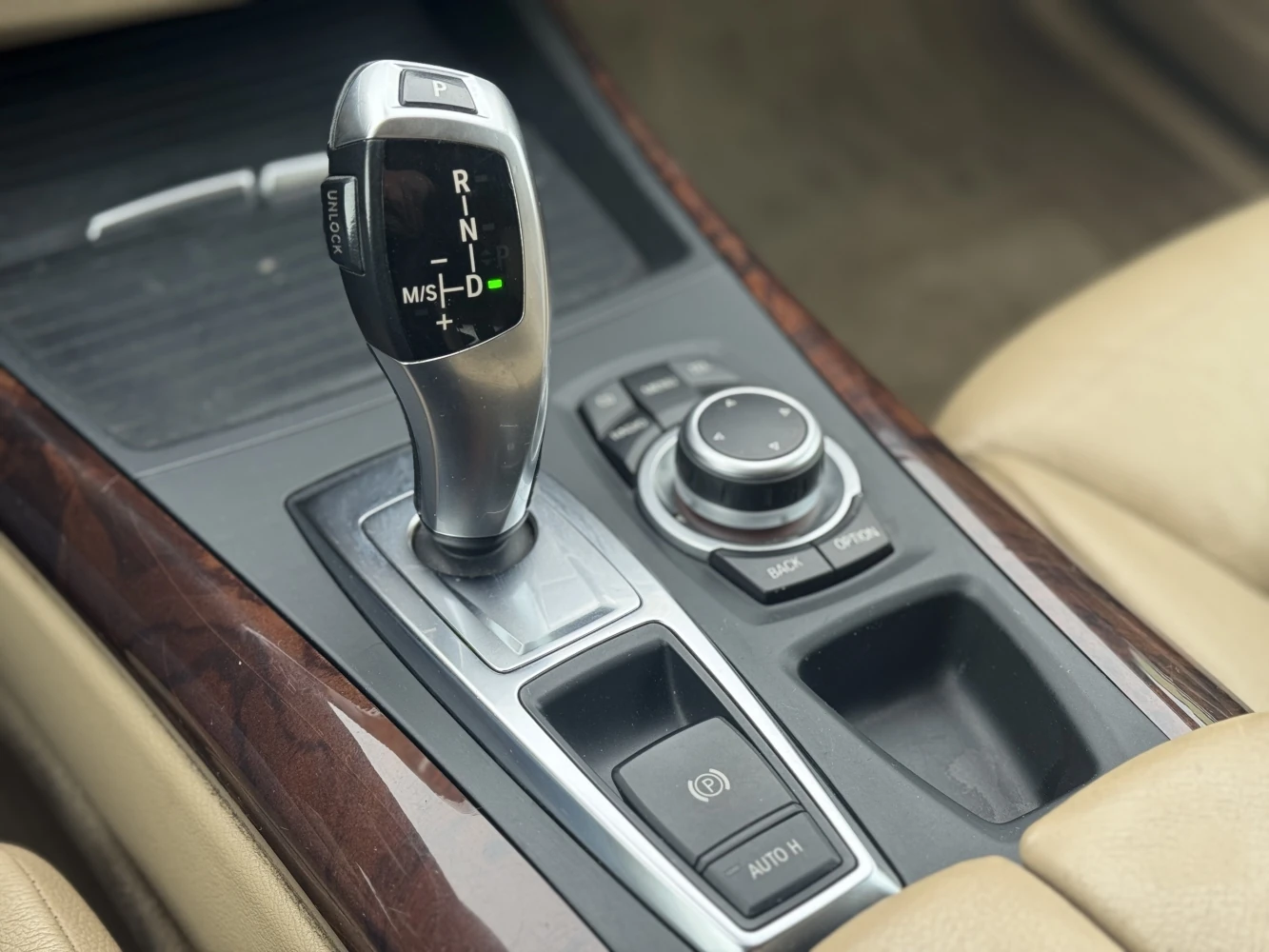 BMW X5, 2010г, передний привод, автомат