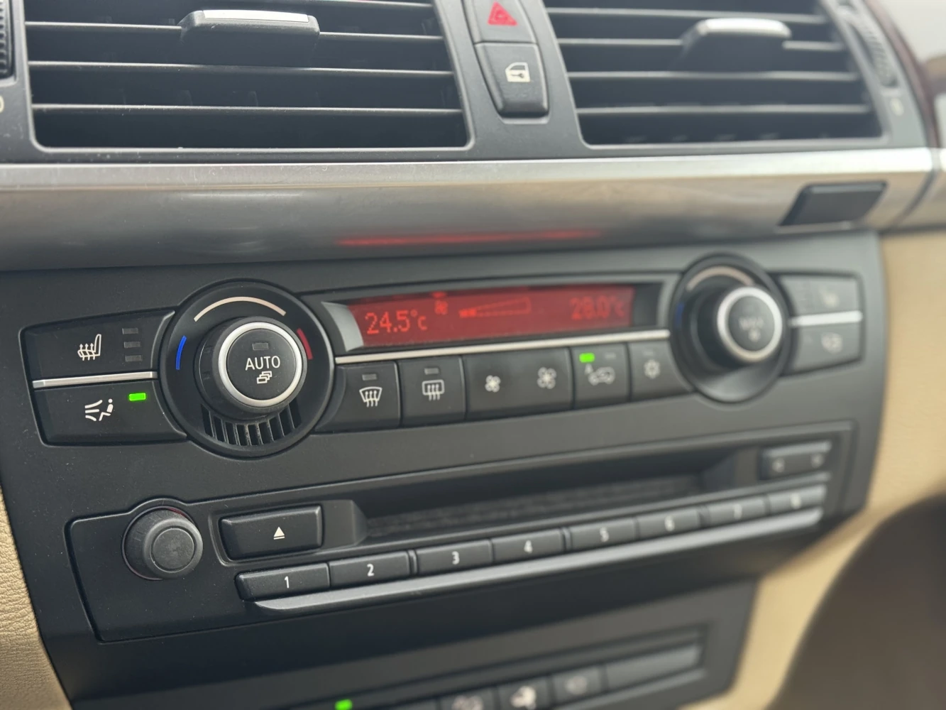 BMW X5, 2010г, передний привод, автомат