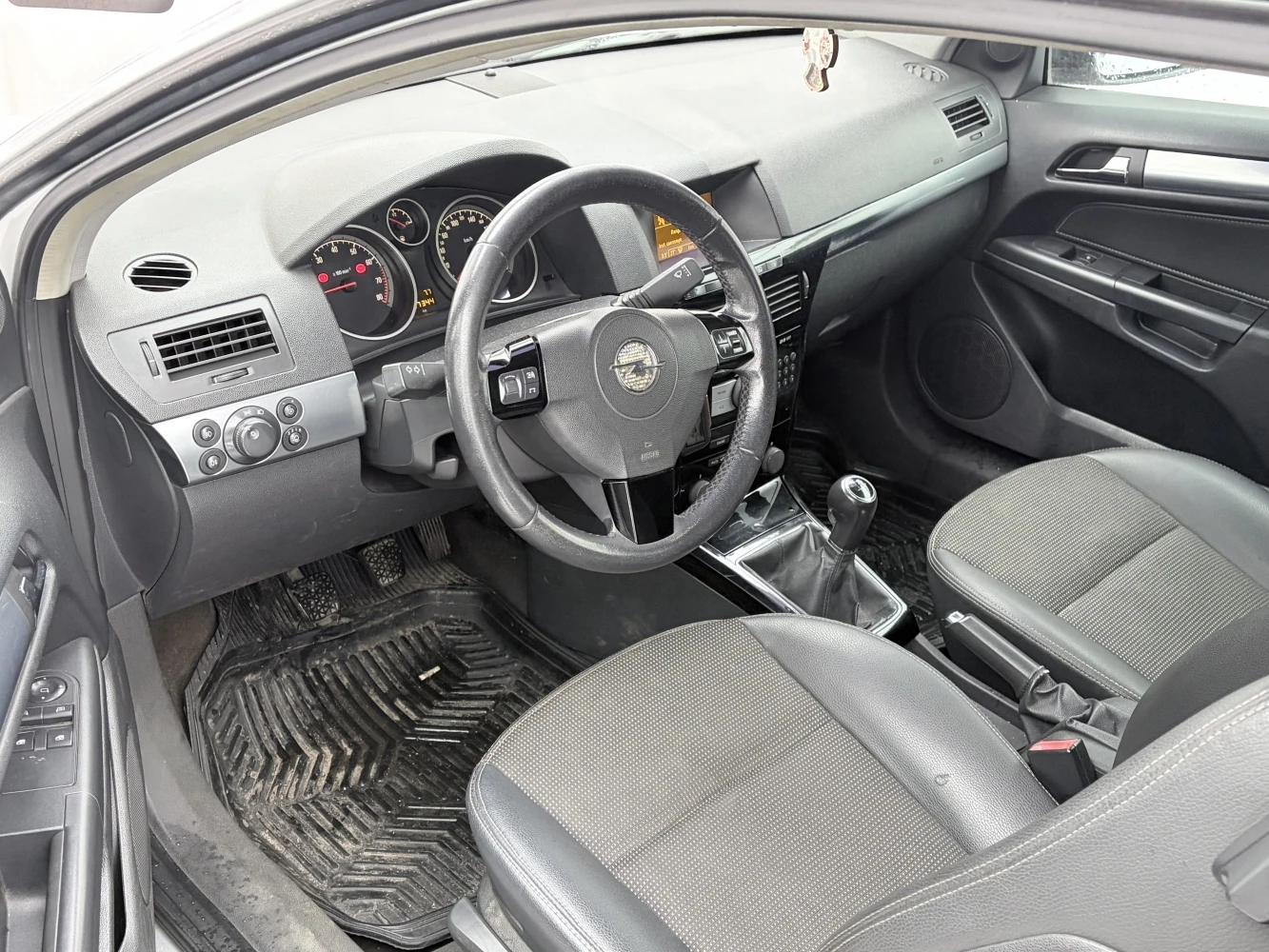 Opel Astra, 2007г, передний привод, механика