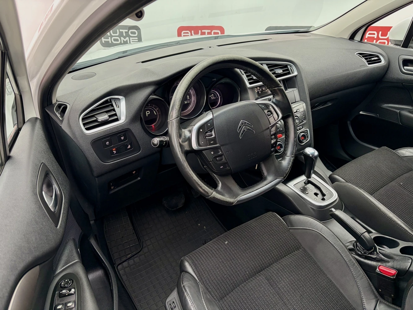 Citroen C4, 2011г, передний привод, автомат