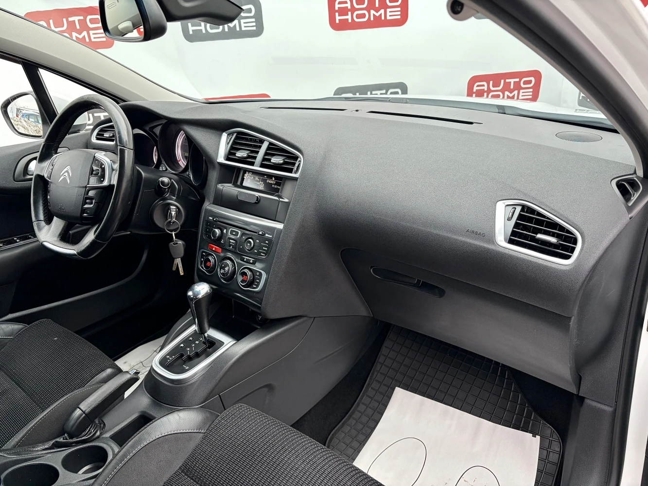 Citroen C4, 2011г, передний привод, автомат