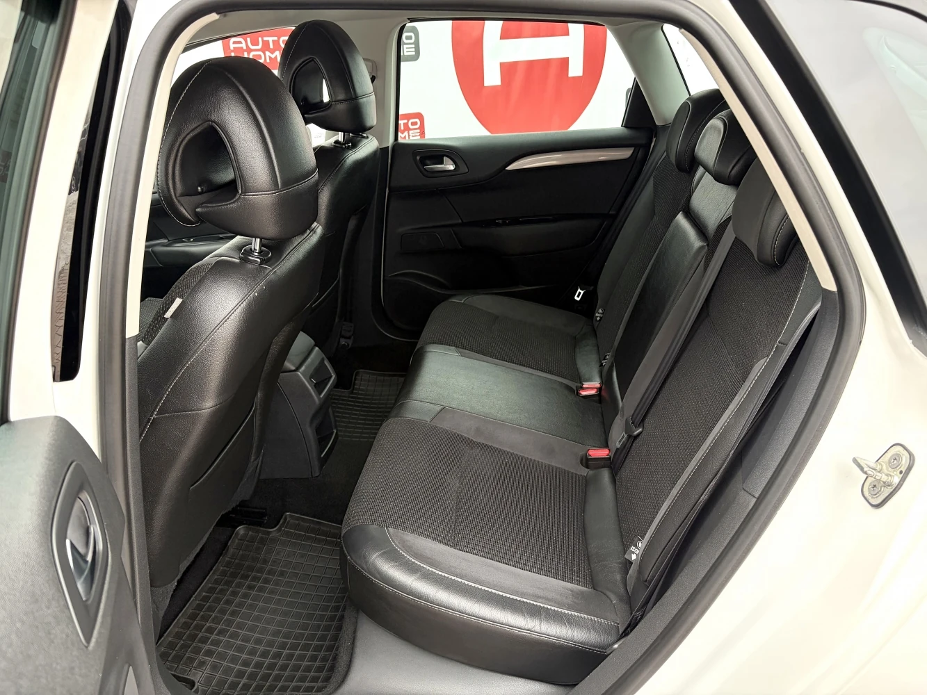 Citroen C4, 2011г, передний привод, автомат