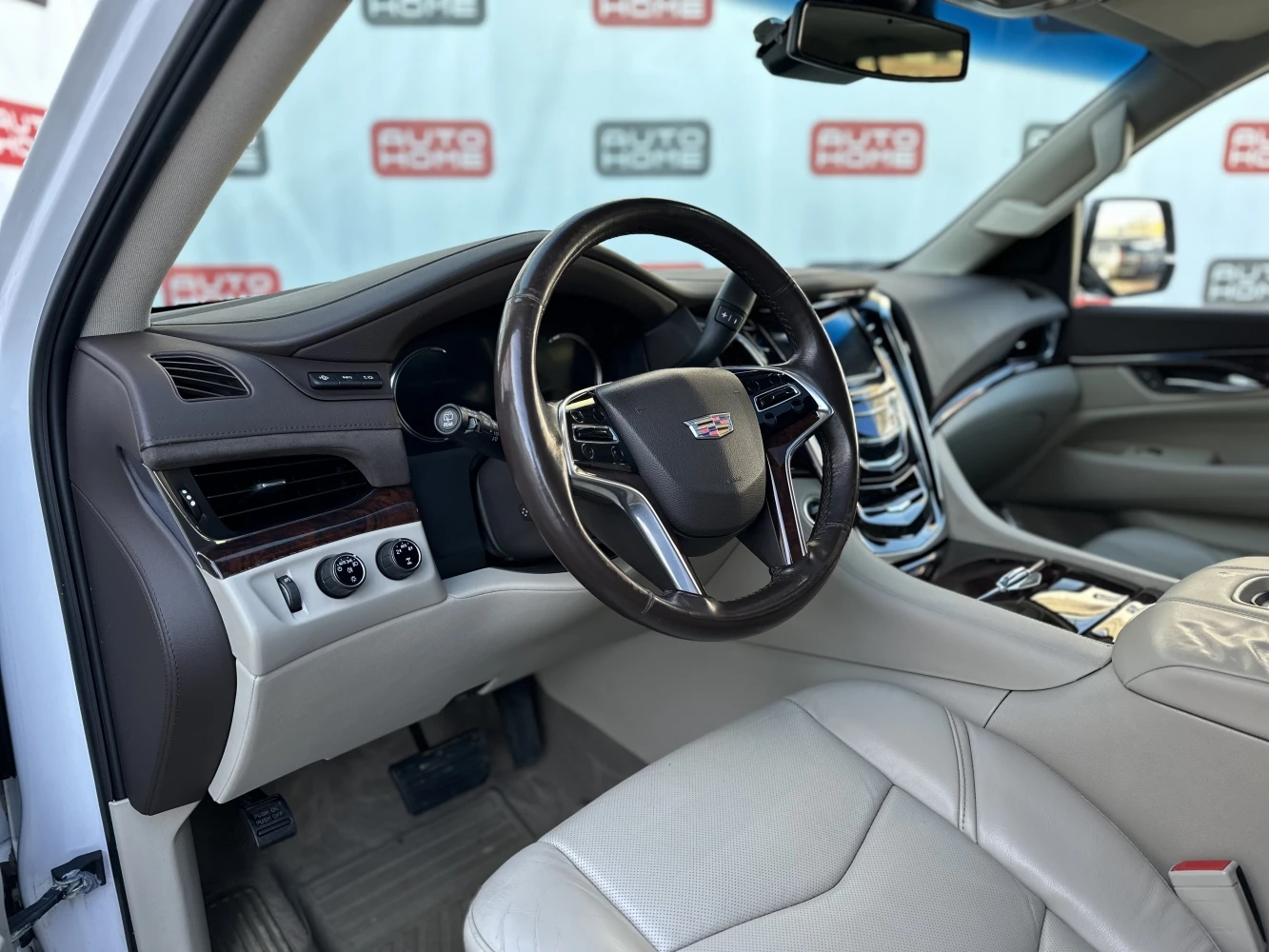 Cadillac Escalade, 2016г, передний привод, автомат