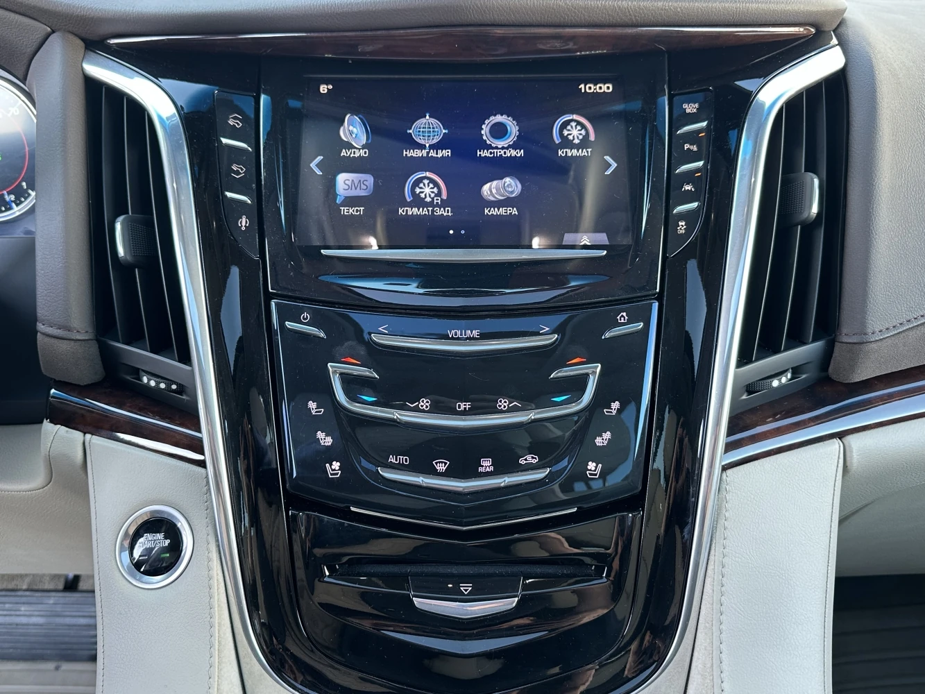 Cadillac Escalade, 2016г, передний привод, автомат