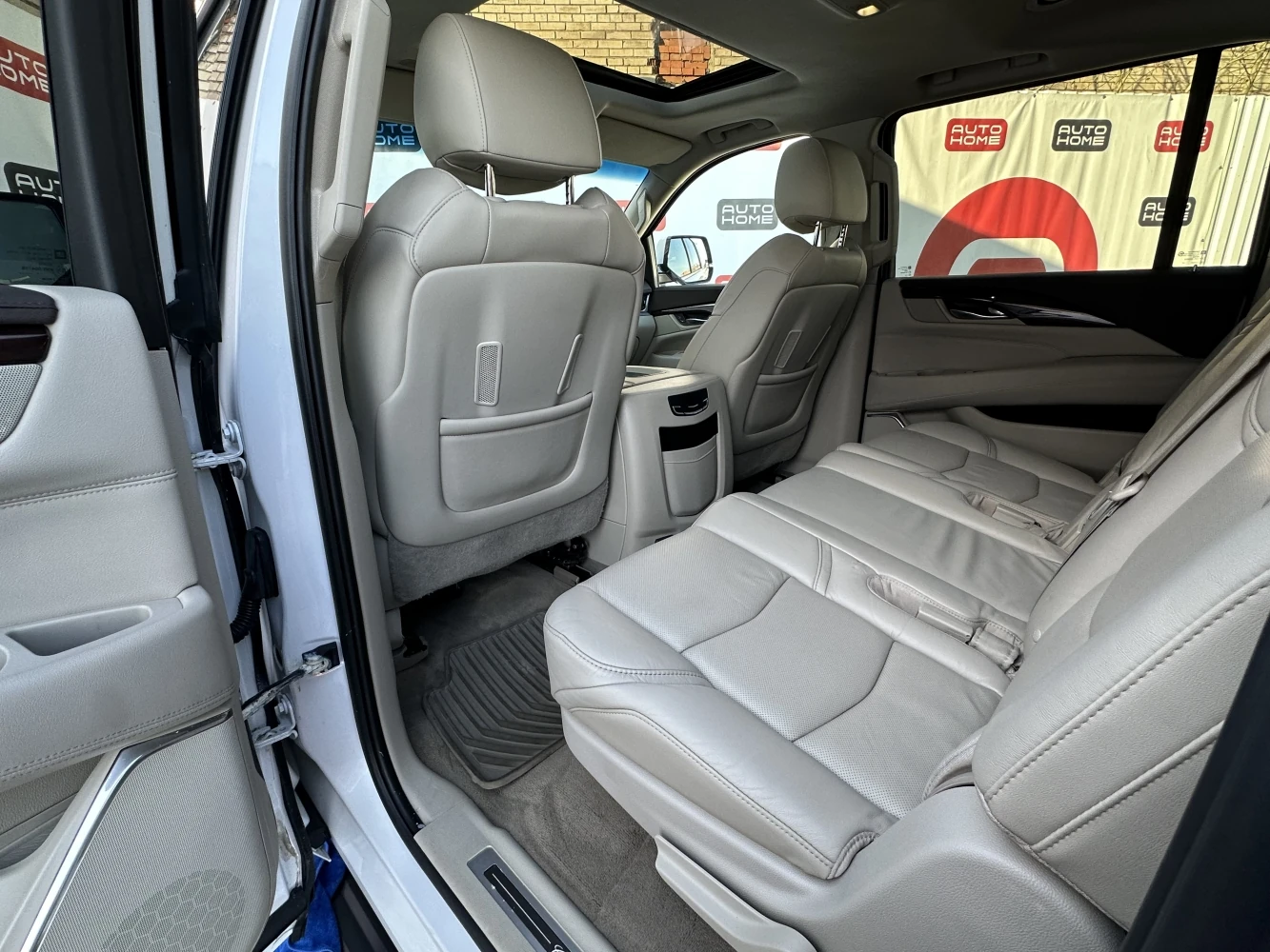Cadillac Escalade, 2016г, передний привод, автомат