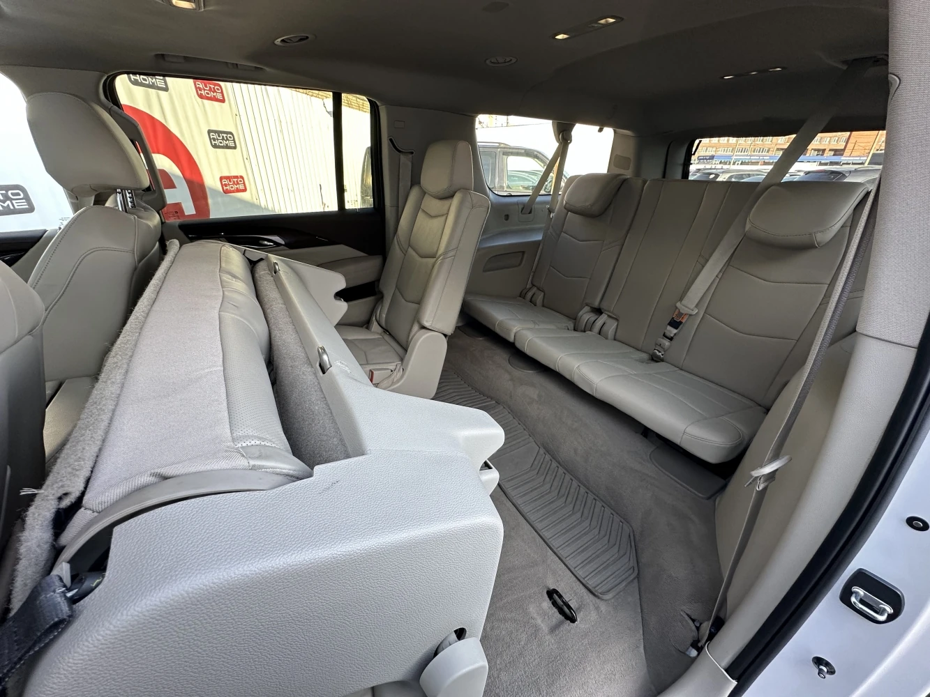 Cadillac Escalade, 2016г, передний привод, автомат