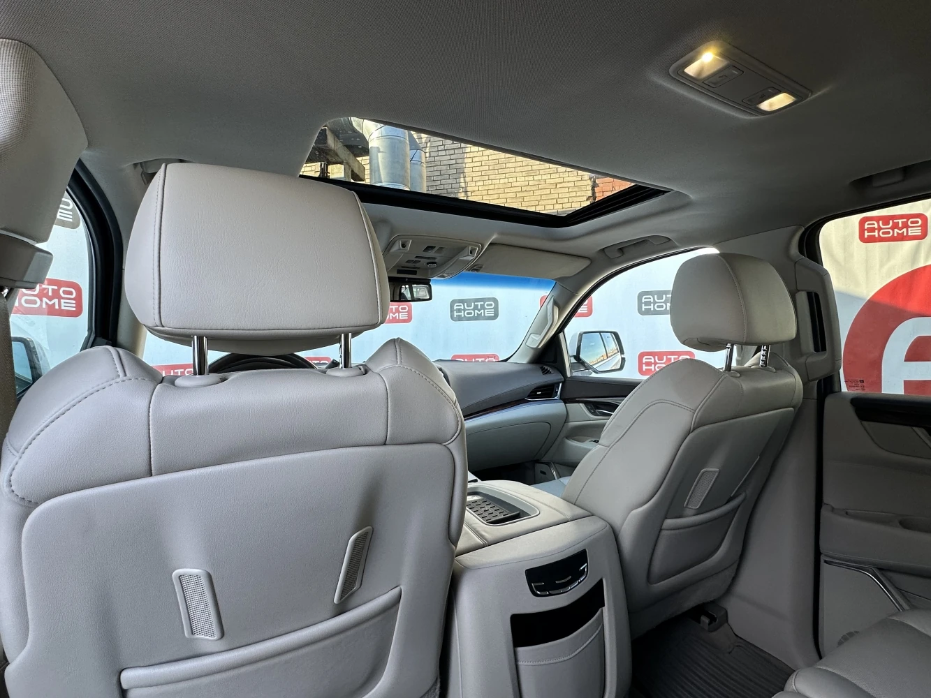 Cadillac Escalade, 2016г, передний привод, автомат