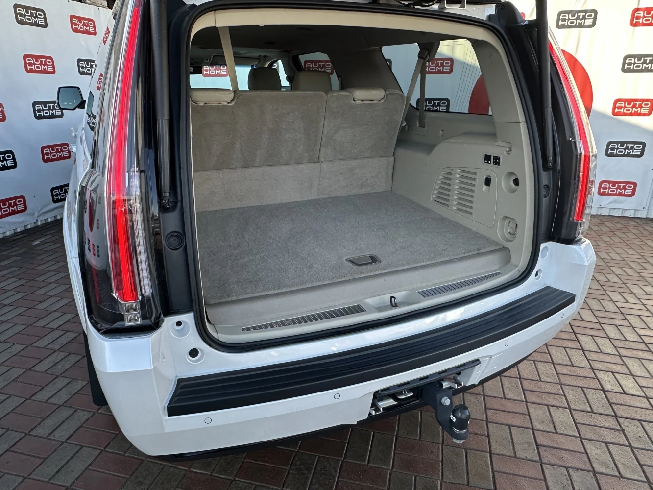 Cadillac Escalade, 2016г, передний привод, автомат