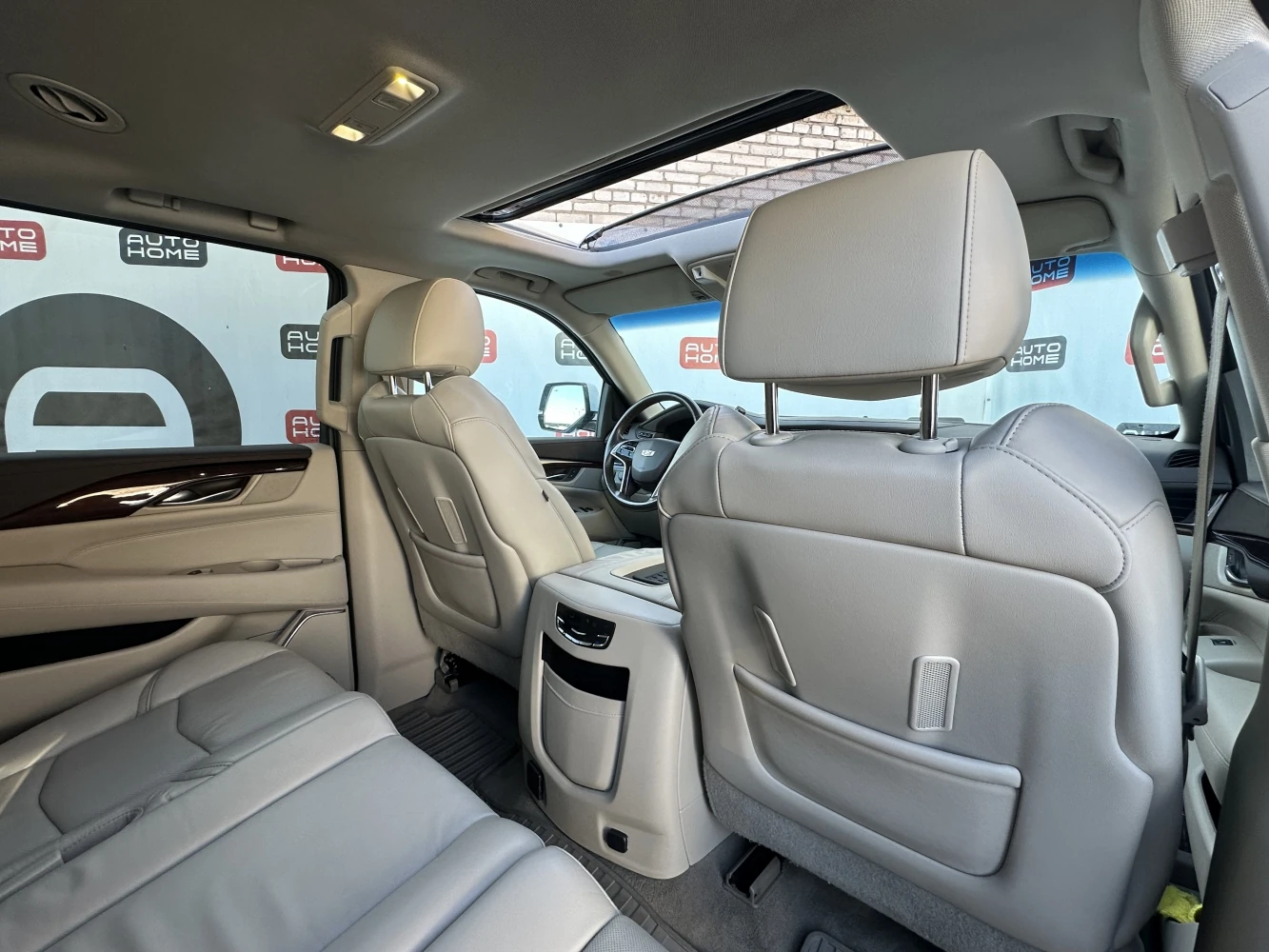 Cadillac Escalade, 2016г, передний привод, автомат