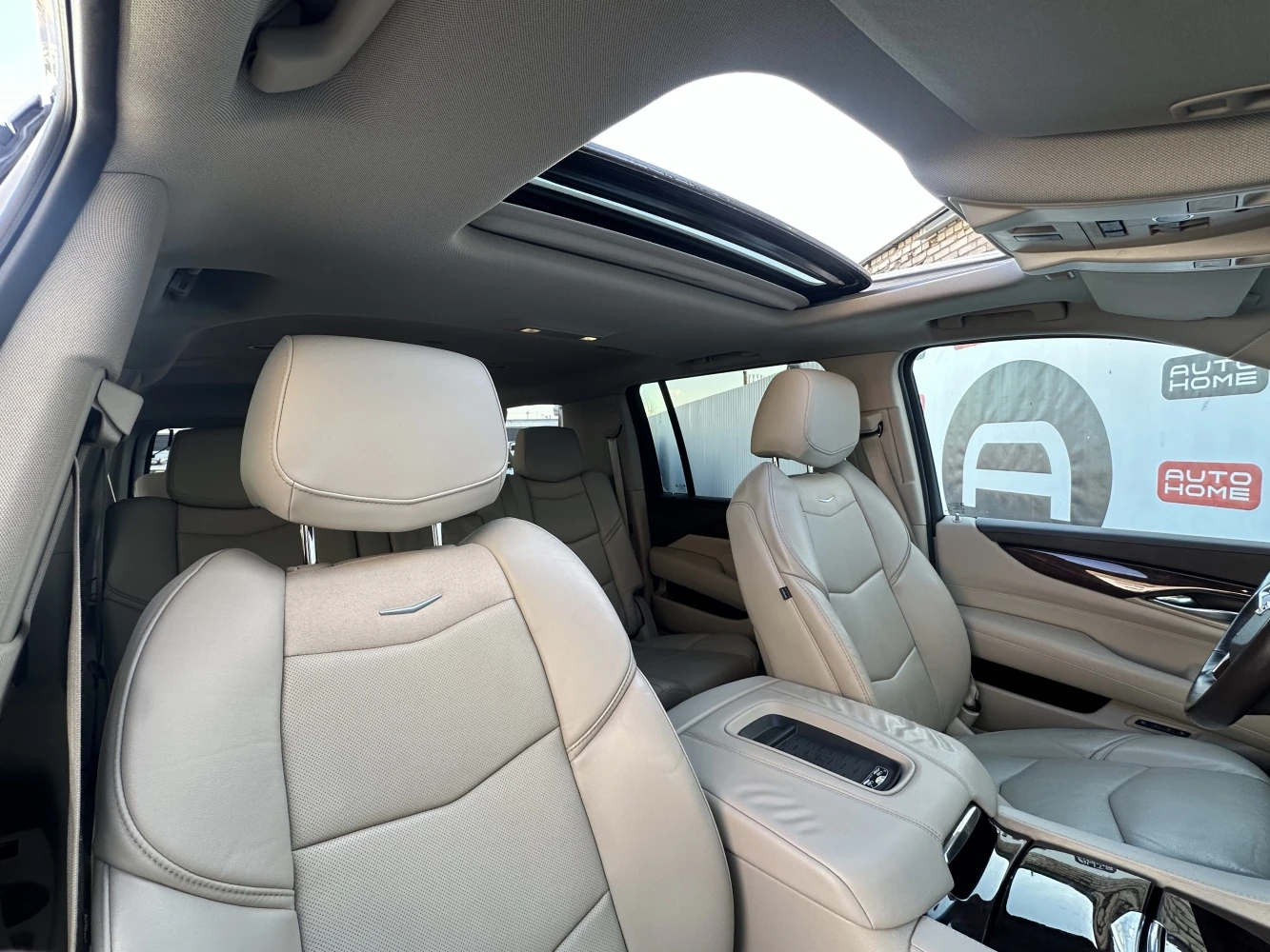 Cadillac Escalade, 2016г, передний привод, автомат