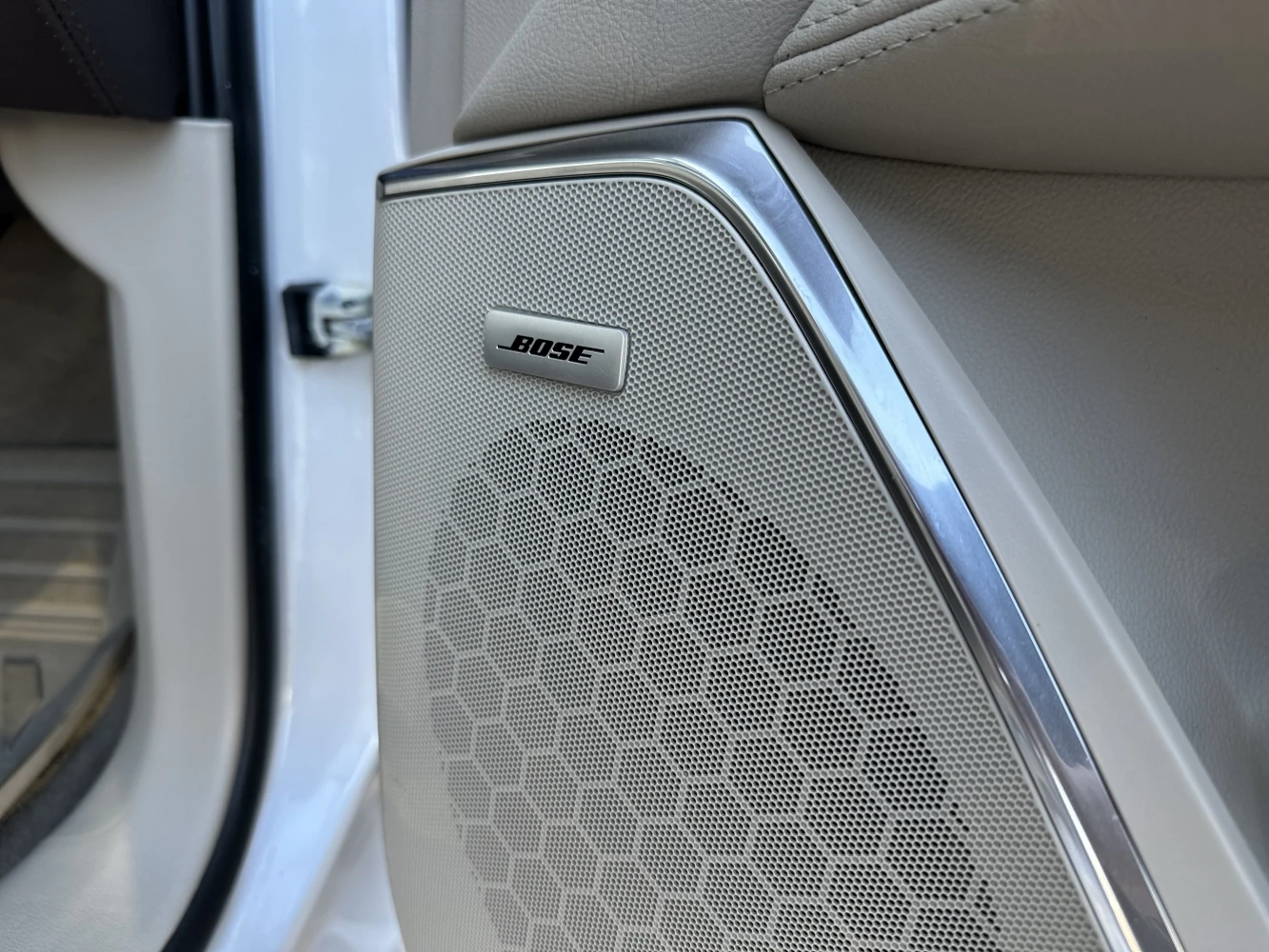 Cadillac Escalade, 2016г, передний привод, автомат