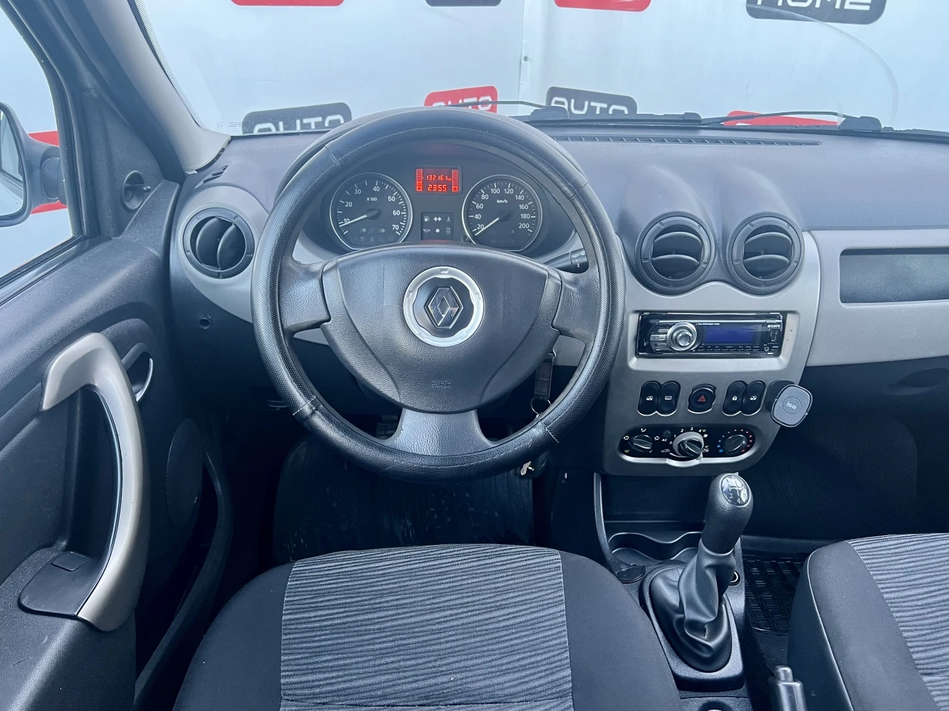 Renault Logan, 2012г, передний привод, механика